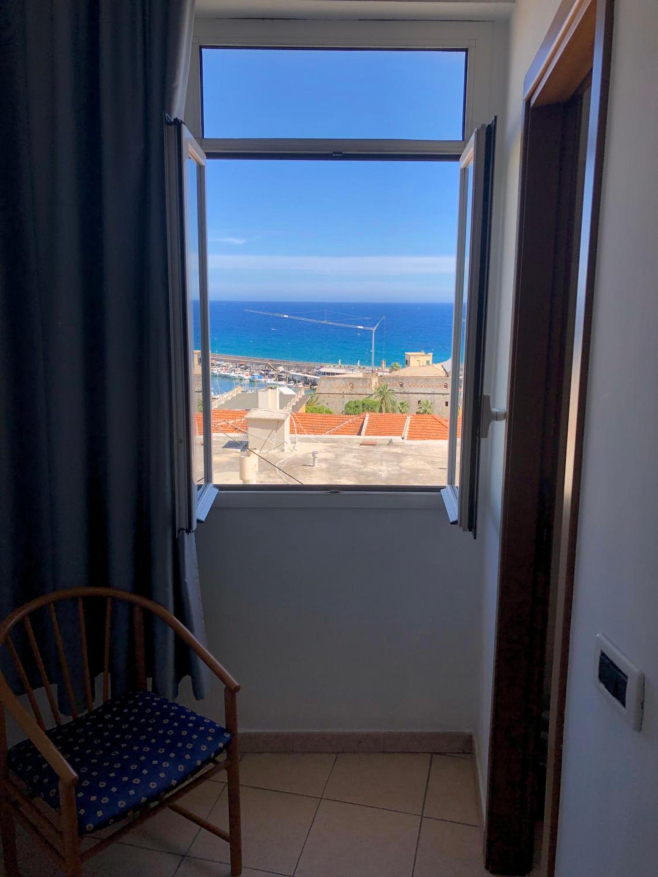 Double Room with Sea View - Photo 3