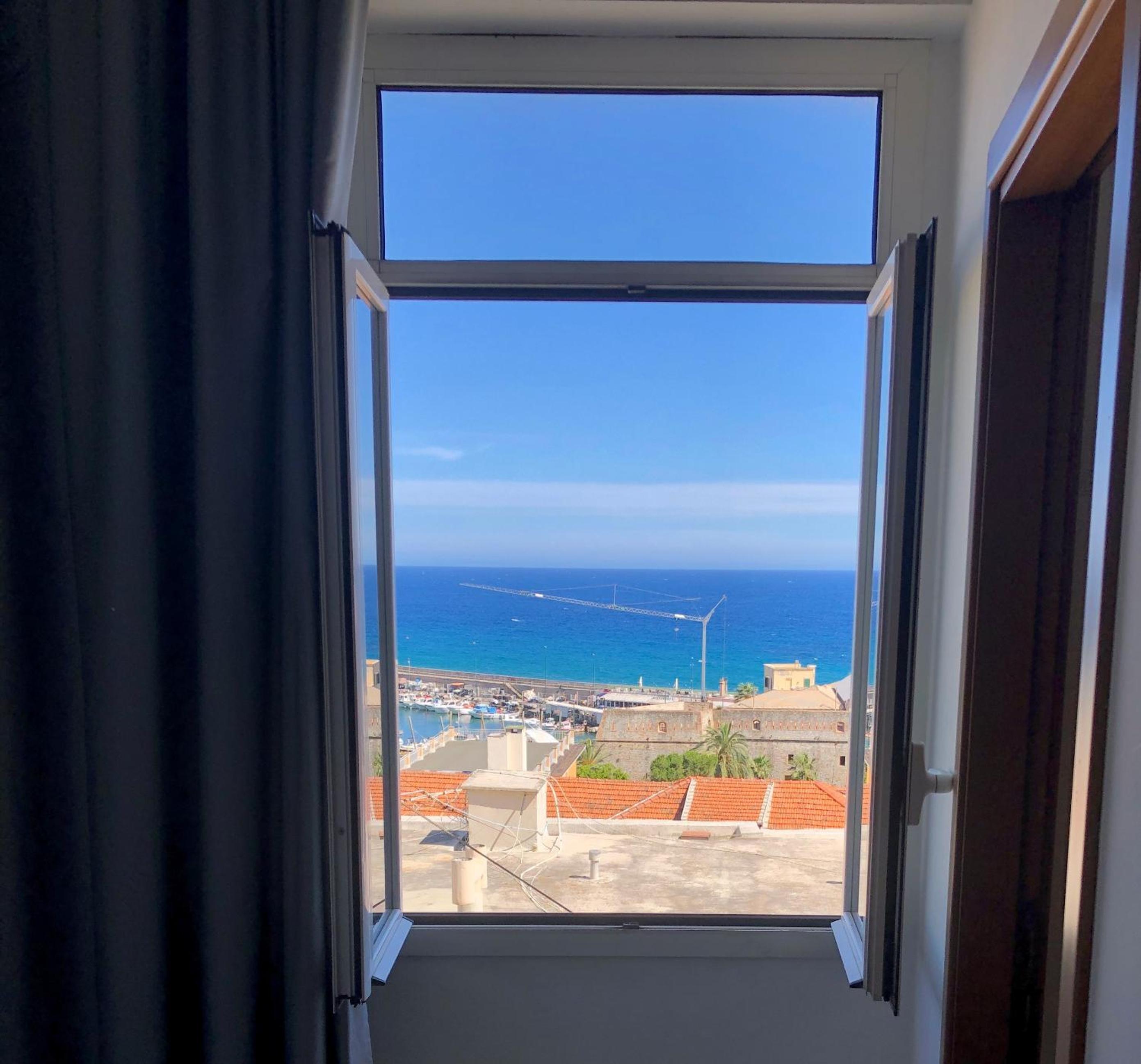 Double Room with Sea View - Photo 4