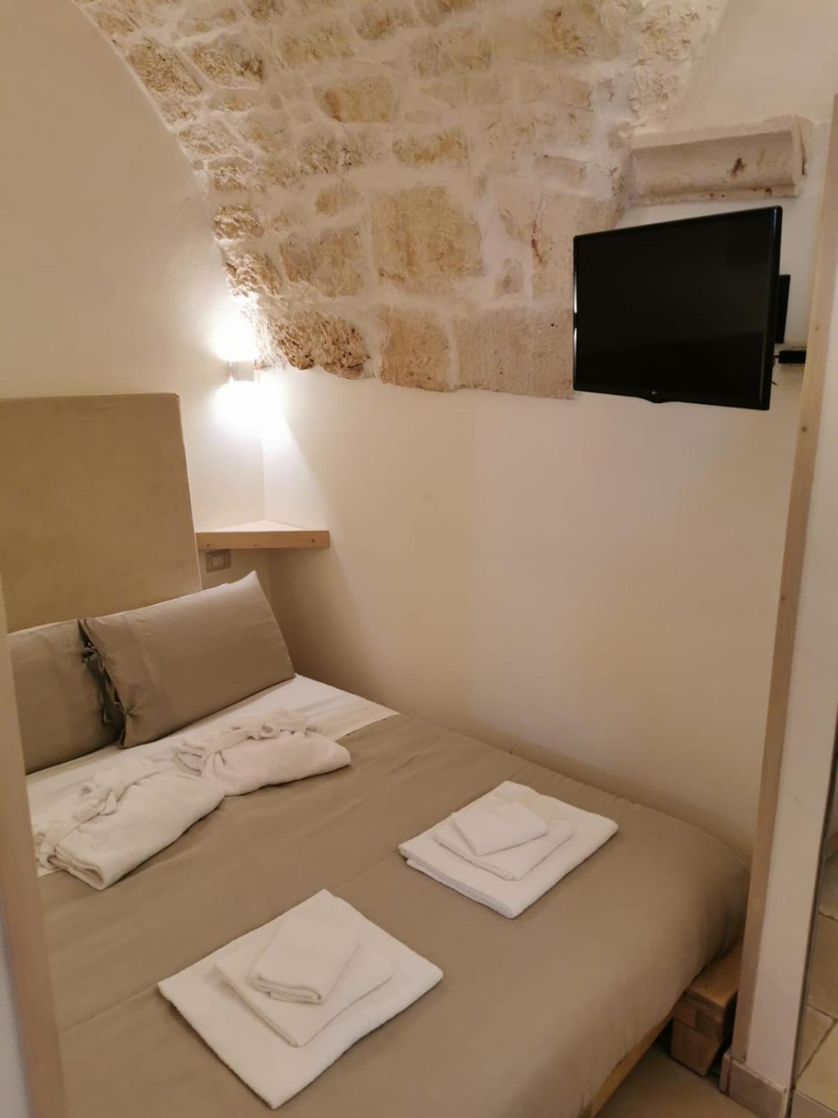 One-Bedroom House - Photo 13