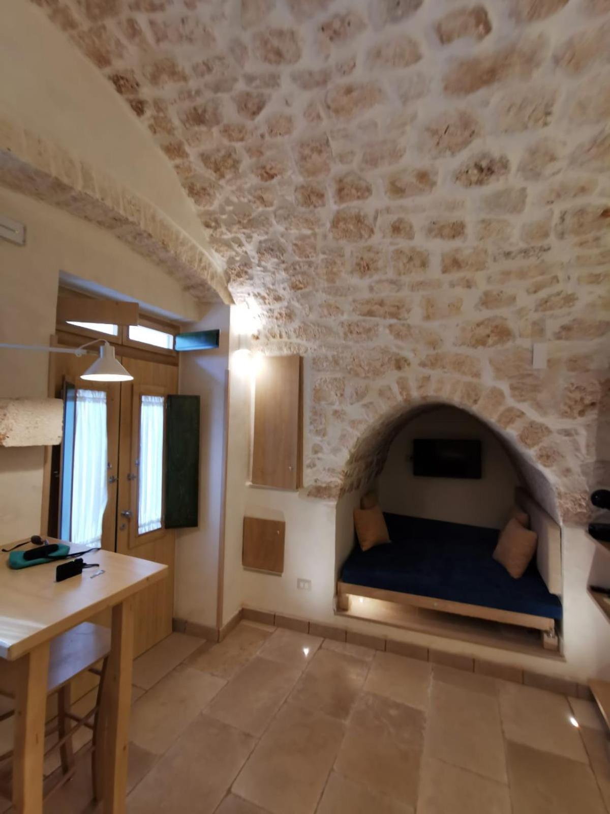 One-Bedroom House - Photo 2