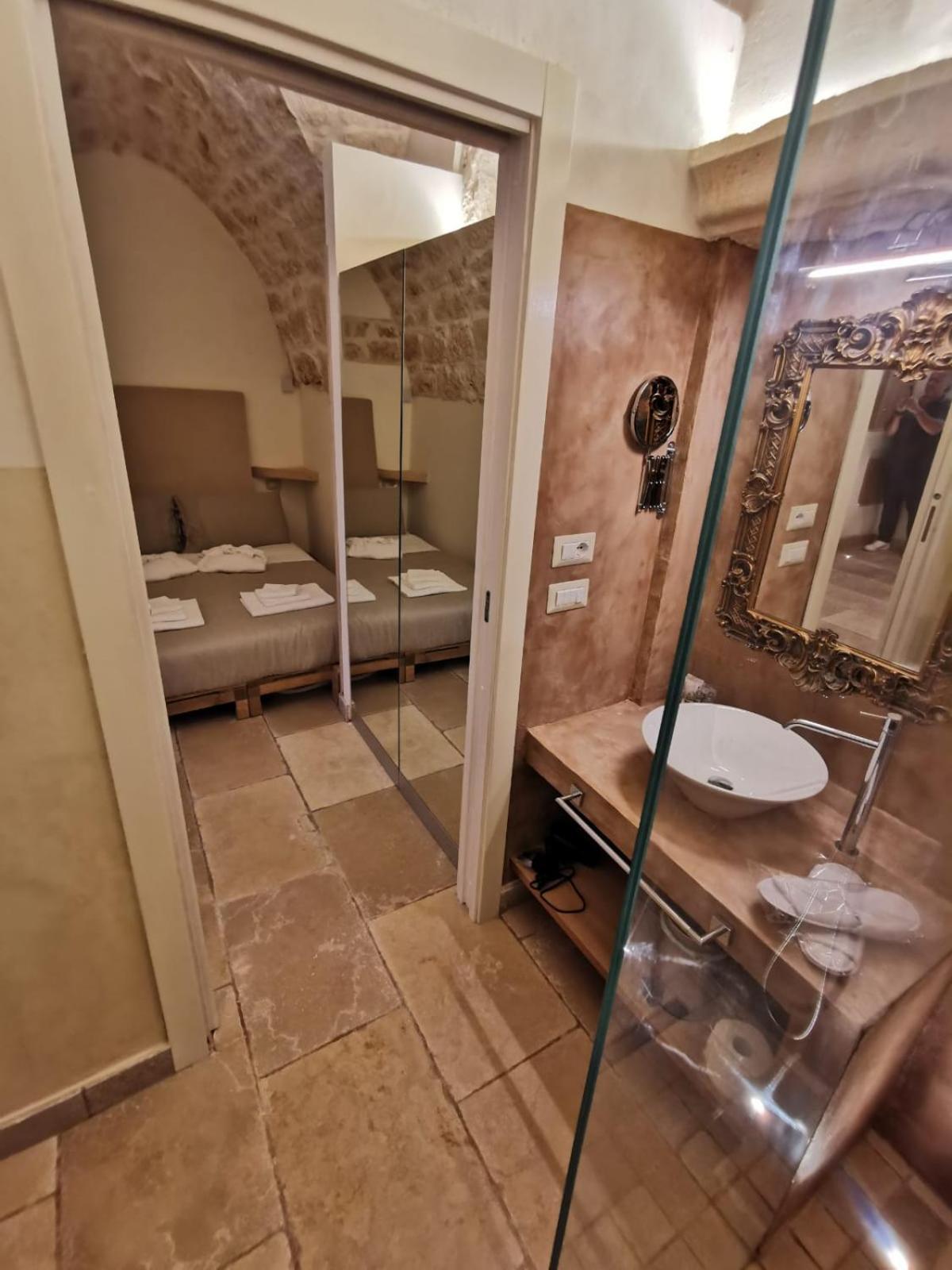 One-Bedroom House - Photo 5