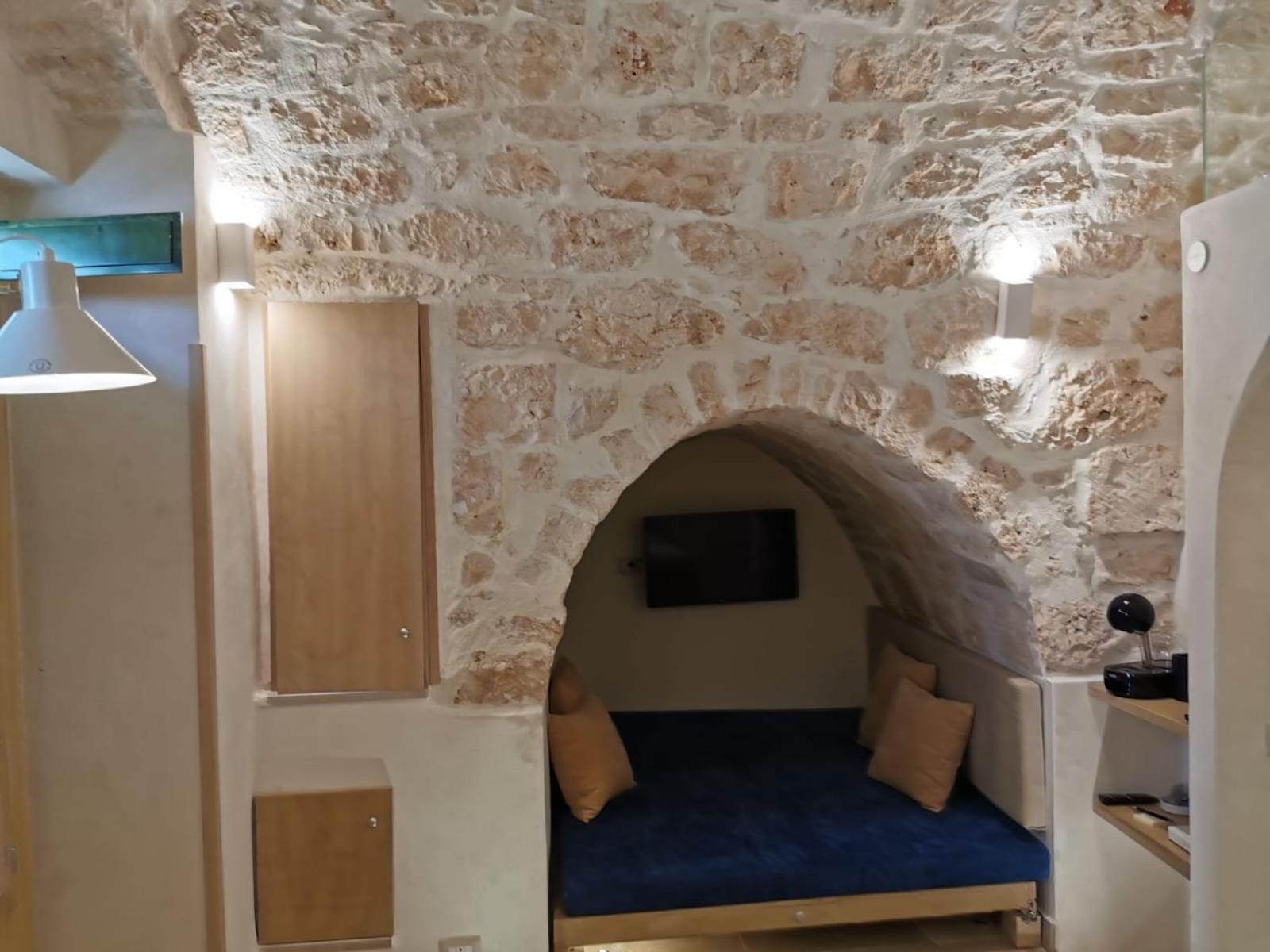 One-Bedroom House - Photo 6
