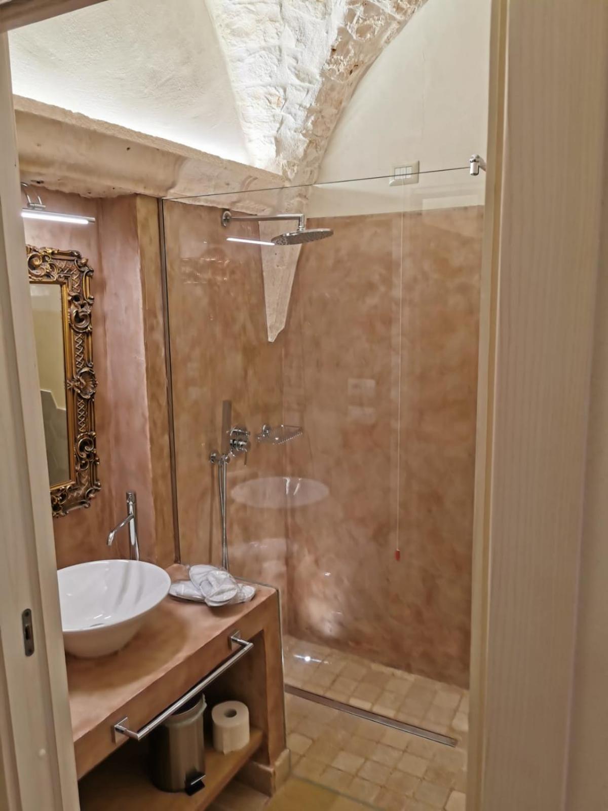 One-Bedroom House - Photo 8