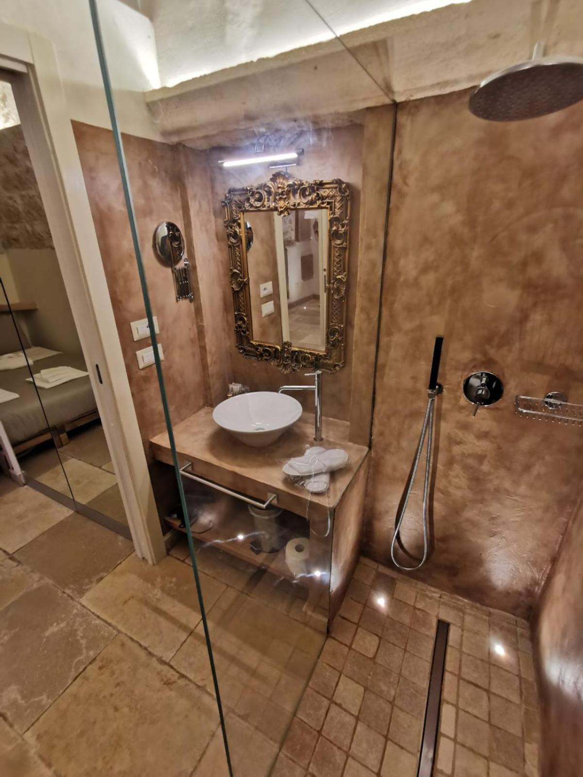 One-Bedroom House - Photo 9
