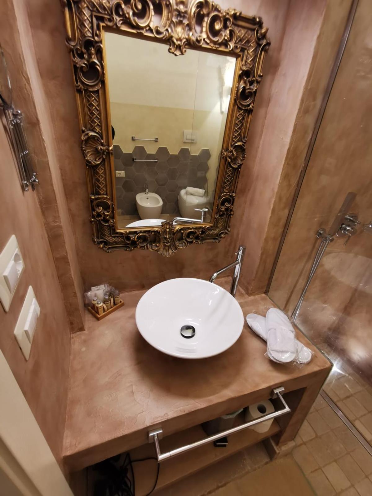 One-Bedroom House - Photo 18