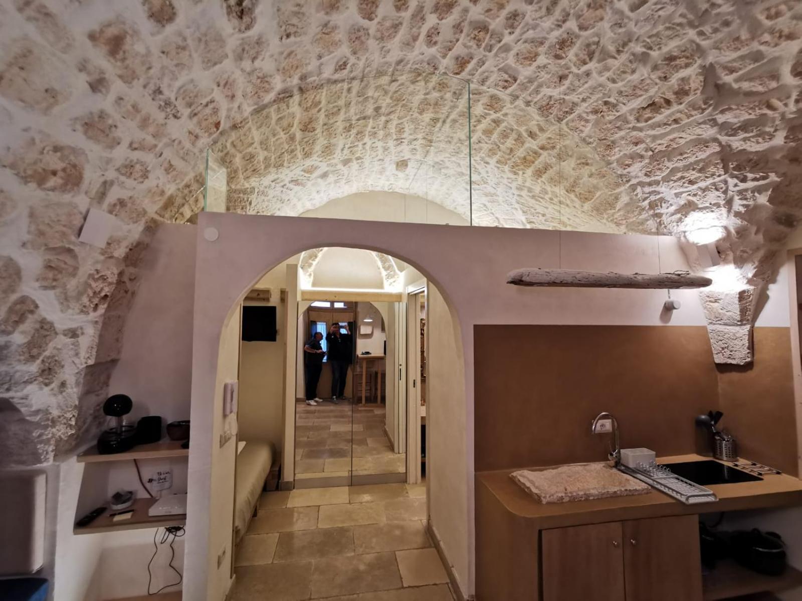 One-Bedroom House - Photo 11