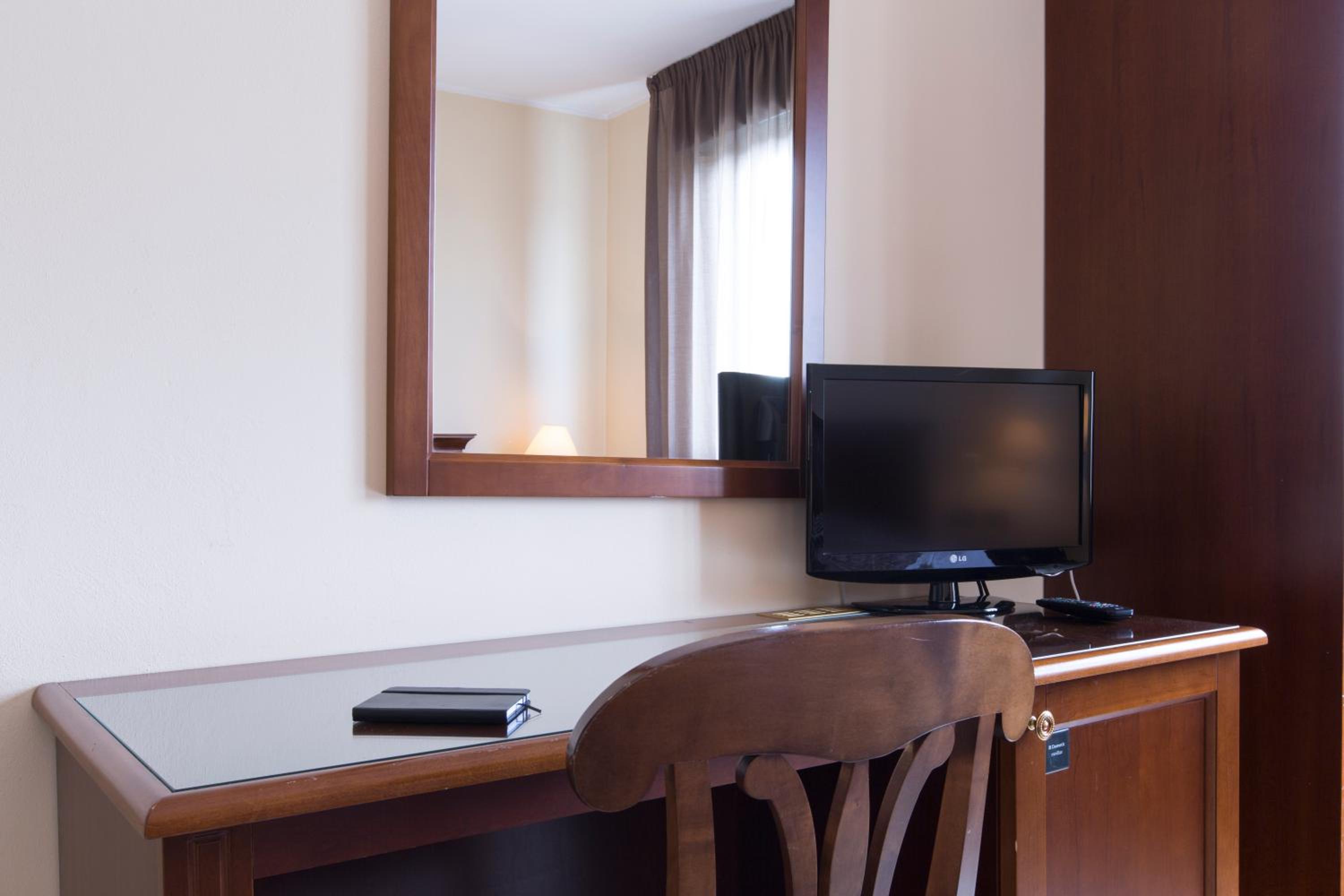 Twin Room - Photo 8
