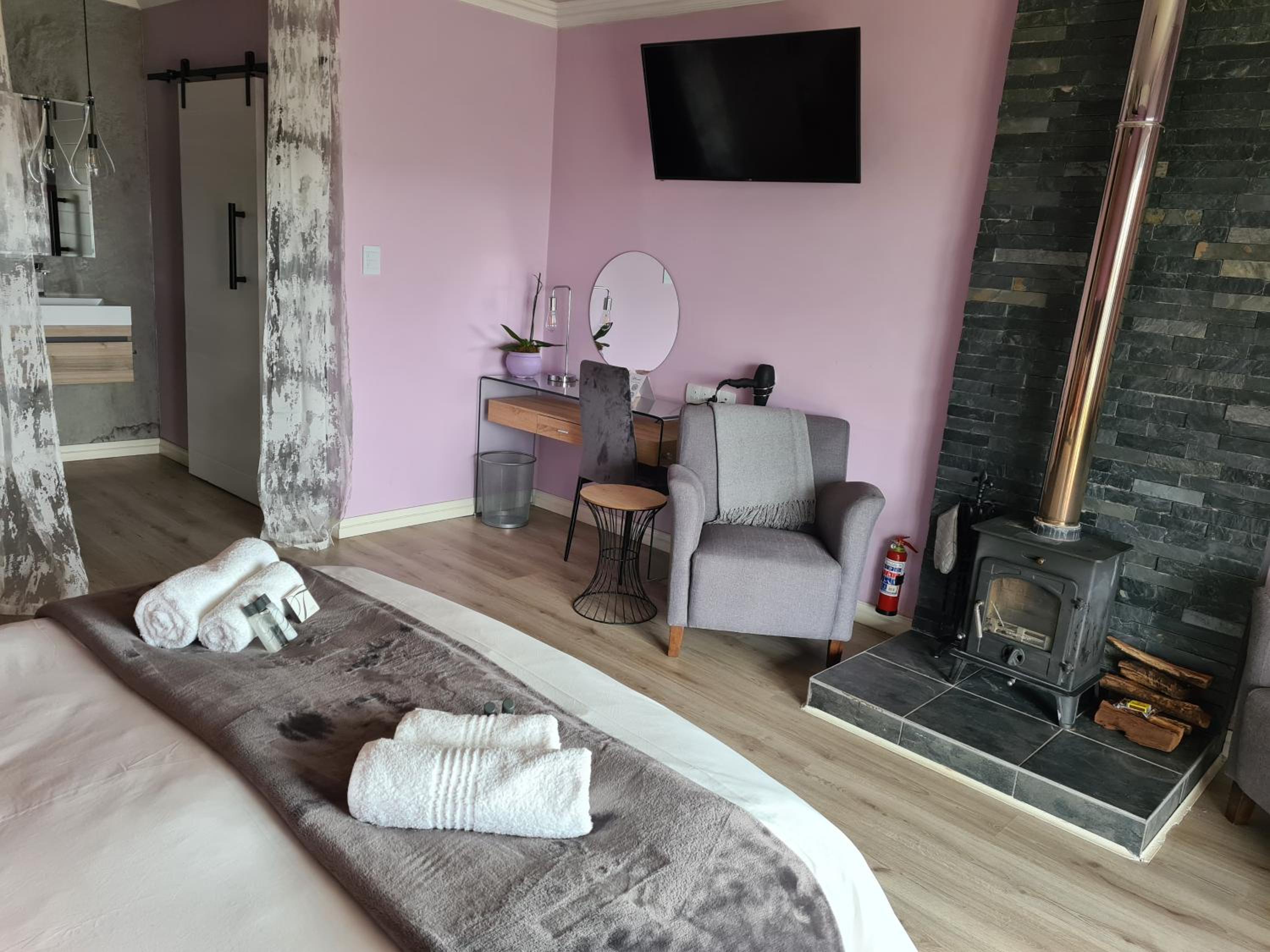 Queen Room with Garden View - Photo 4