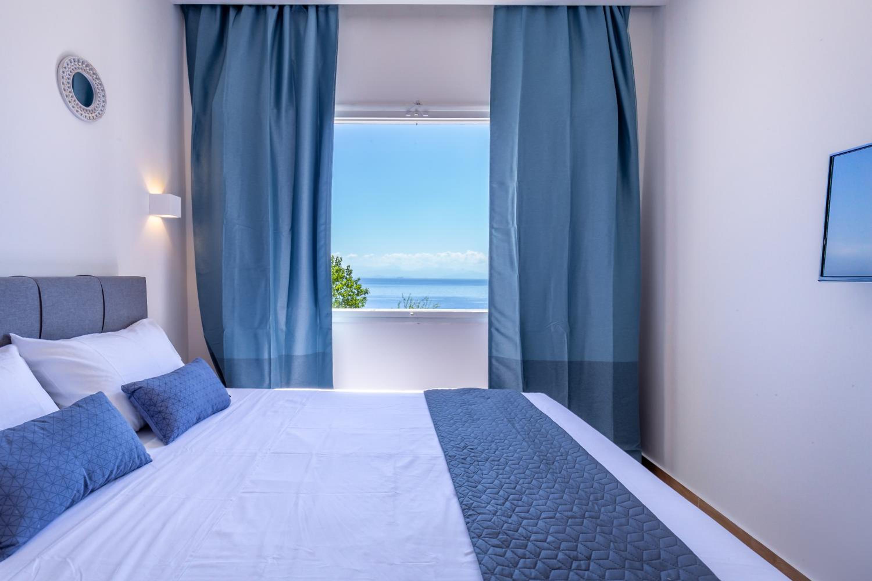 Junior Suite with Sea View - Photo 11