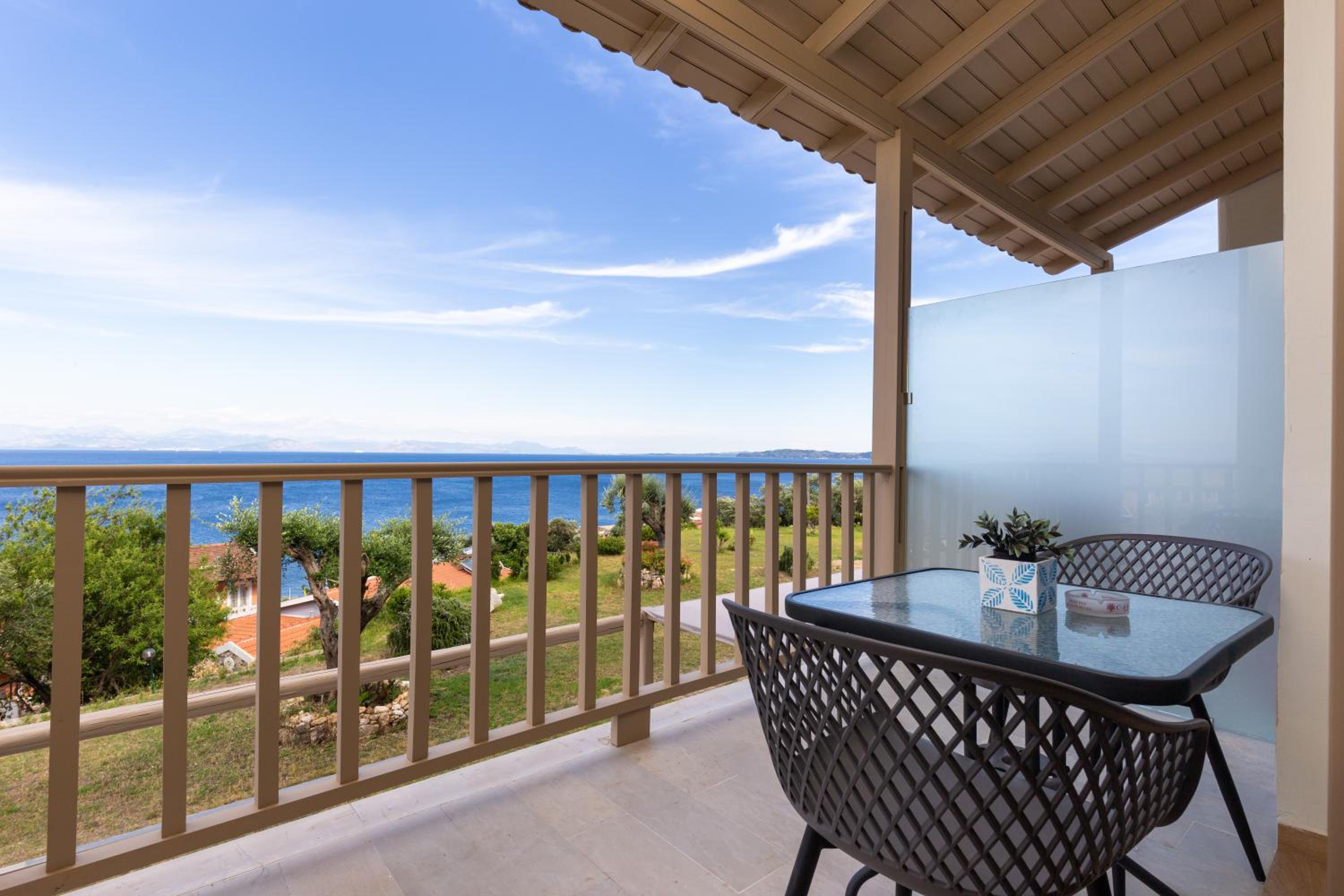 Junior Suite with Sea View - Photo 8