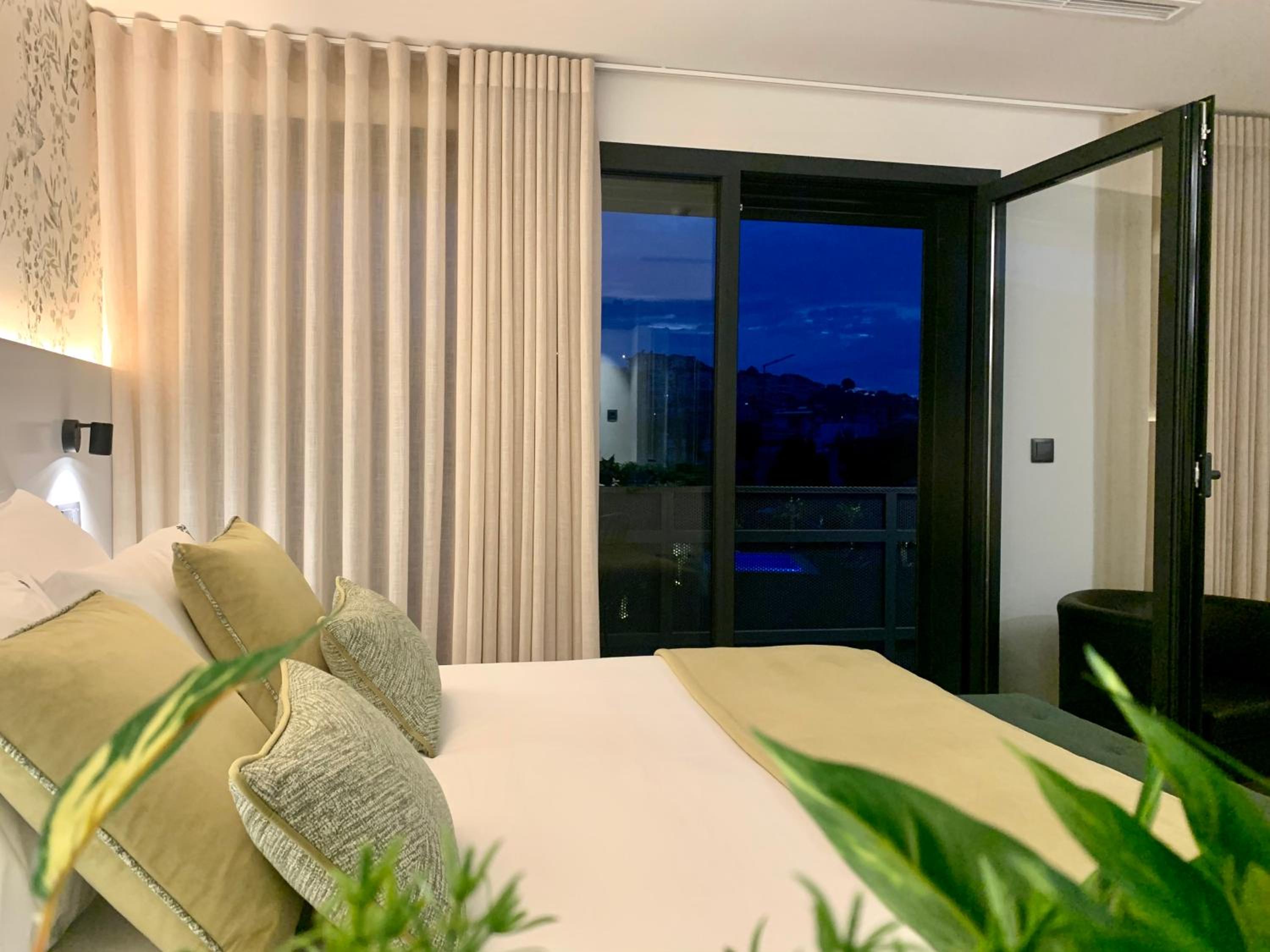 Deluxe Double or Twin Room with Balcony photo 2