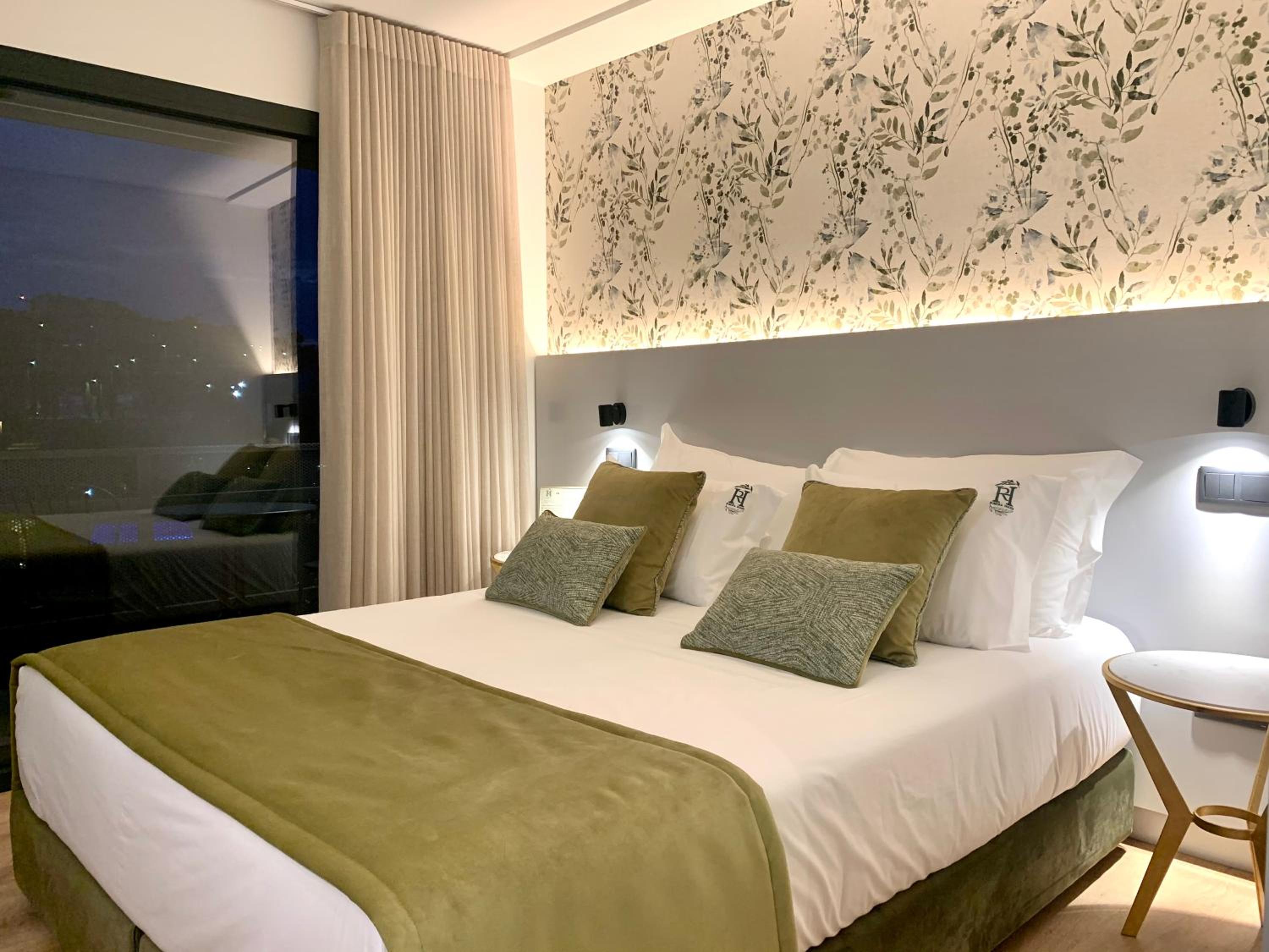 Deluxe Double or Twin Room with Balcony photo 3
