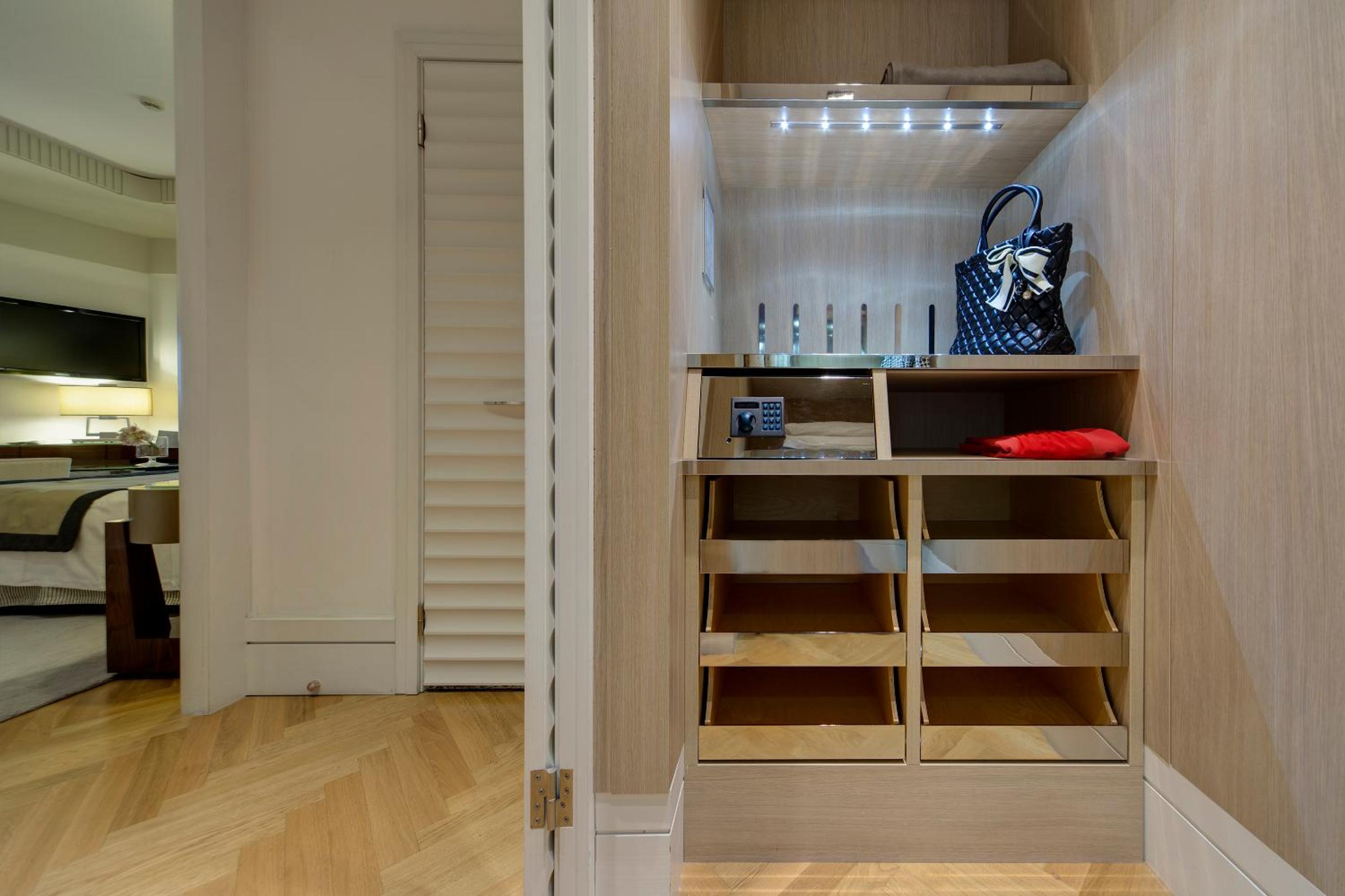 Supreme Room with Spa Access - Photo 7