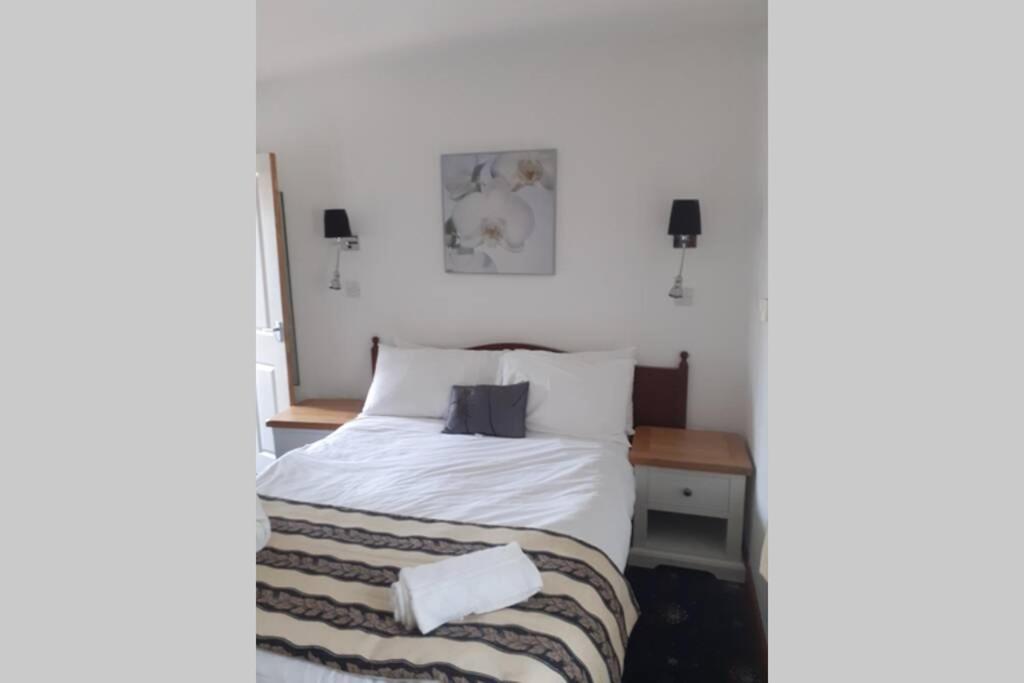 Three-Bedroom House - Photo 11