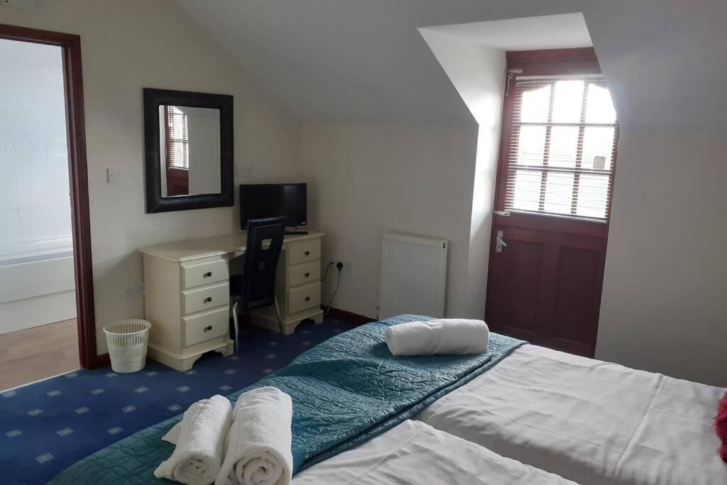Three-Bedroom House - Photo 4