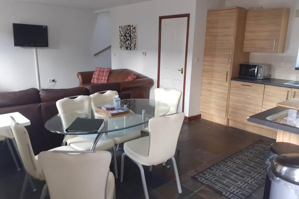 Three-Bedroom House - Photo 22