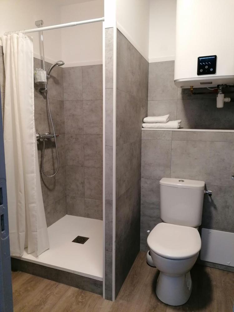 Quadruple Room with Shower - Photo 4