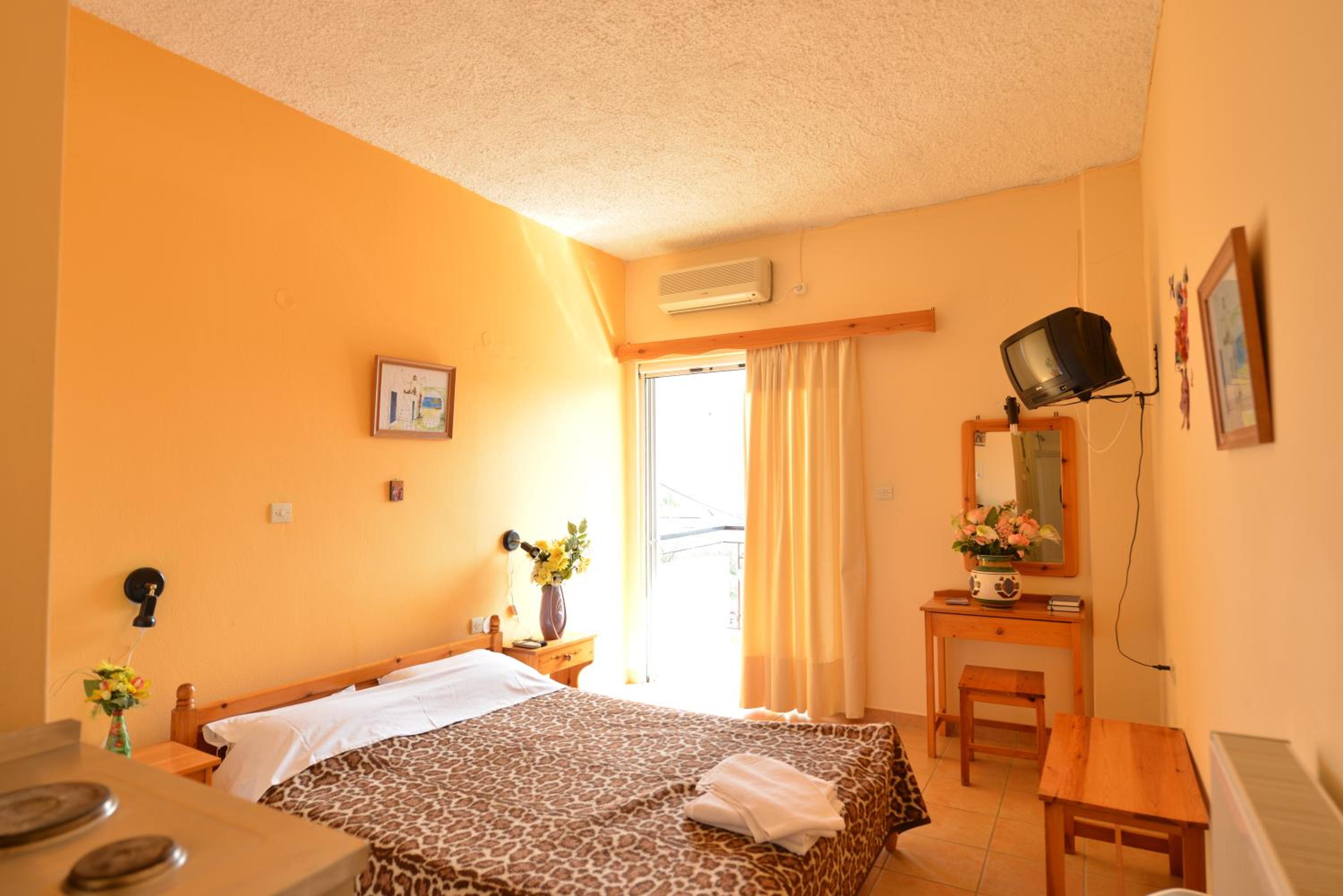 Family Suite (2 Adults + 2 Children)