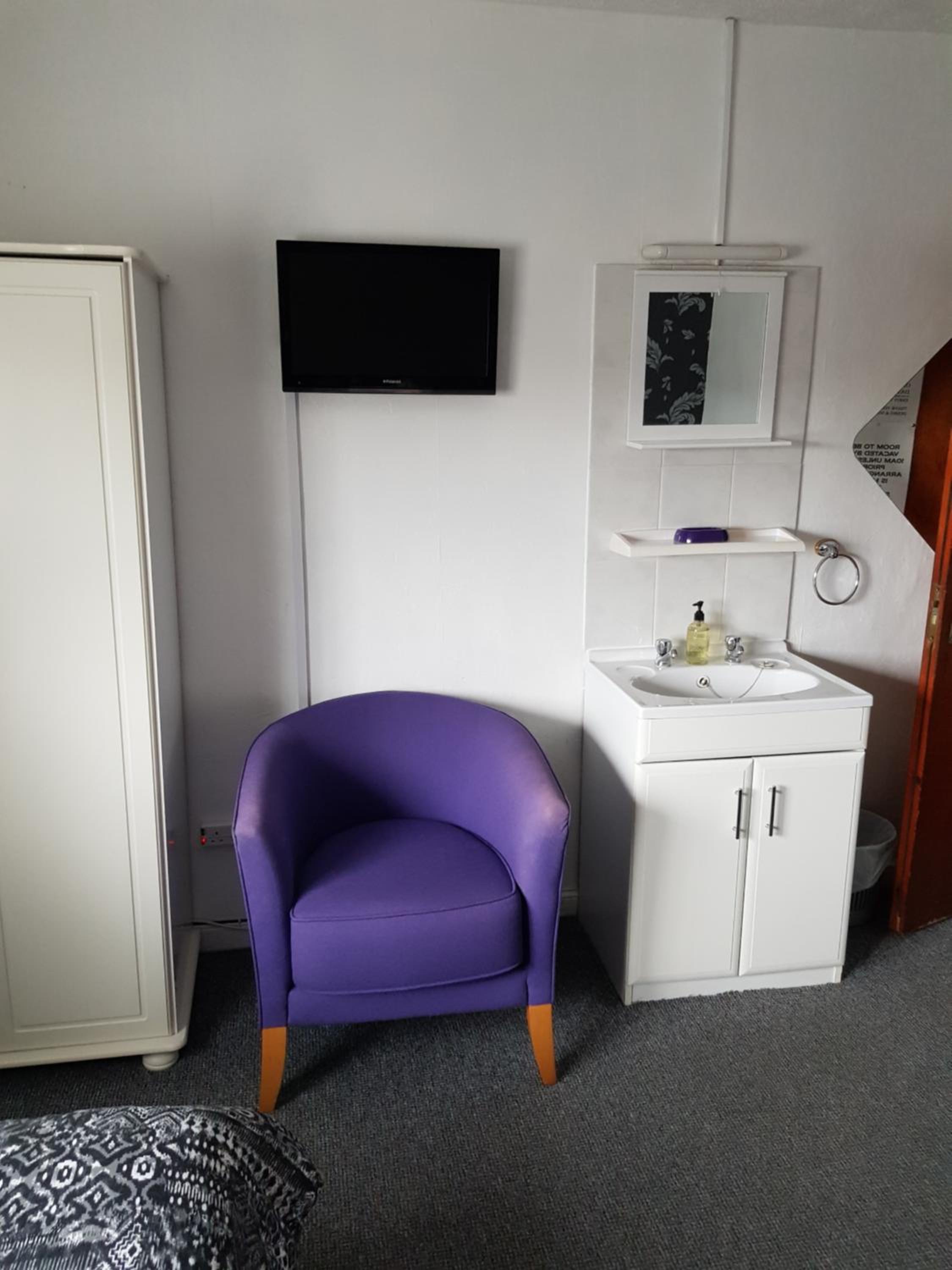 Twin Room with Shared Bathroom photo 3