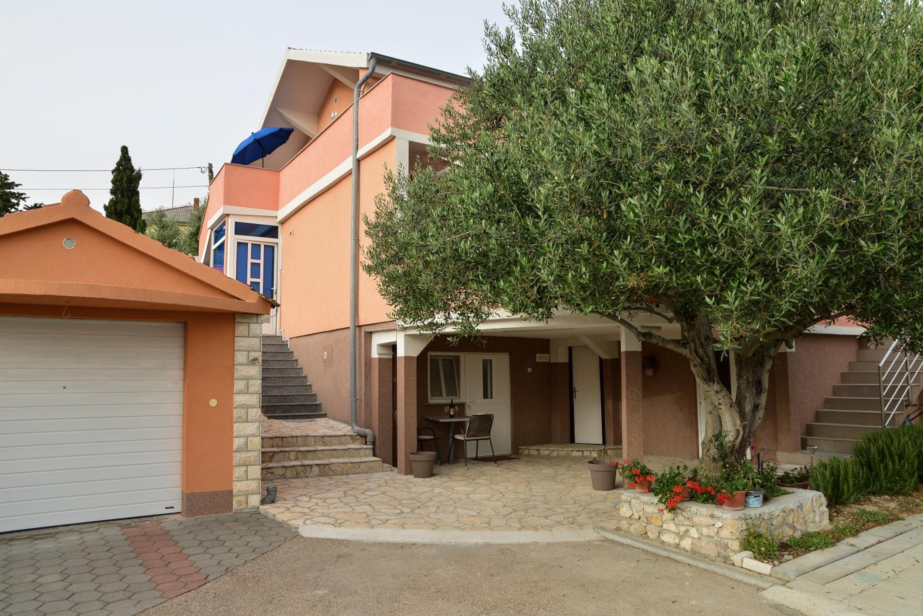 Apartment - Photo 52