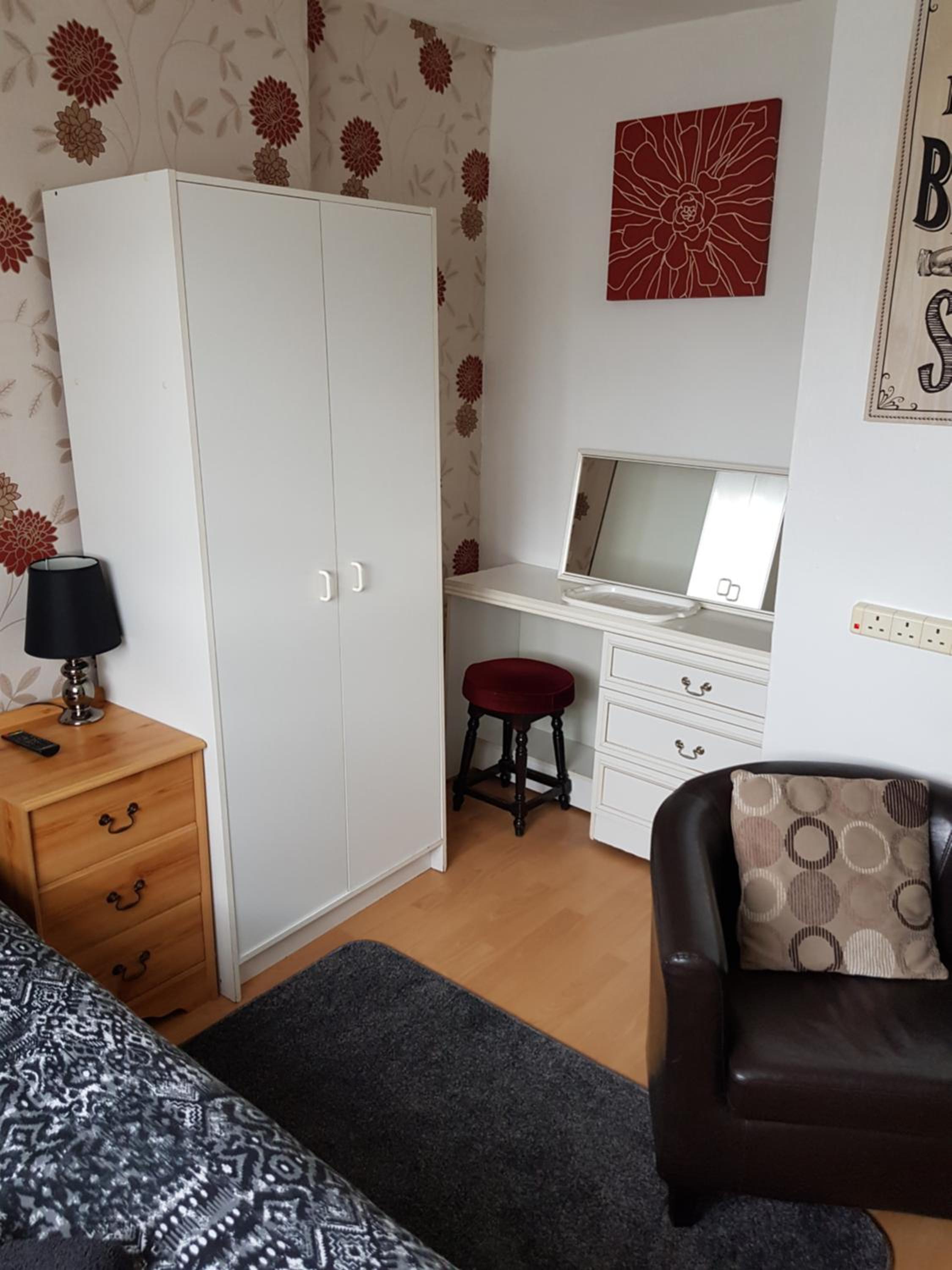 Single Room with Shared Bathroom photo 2