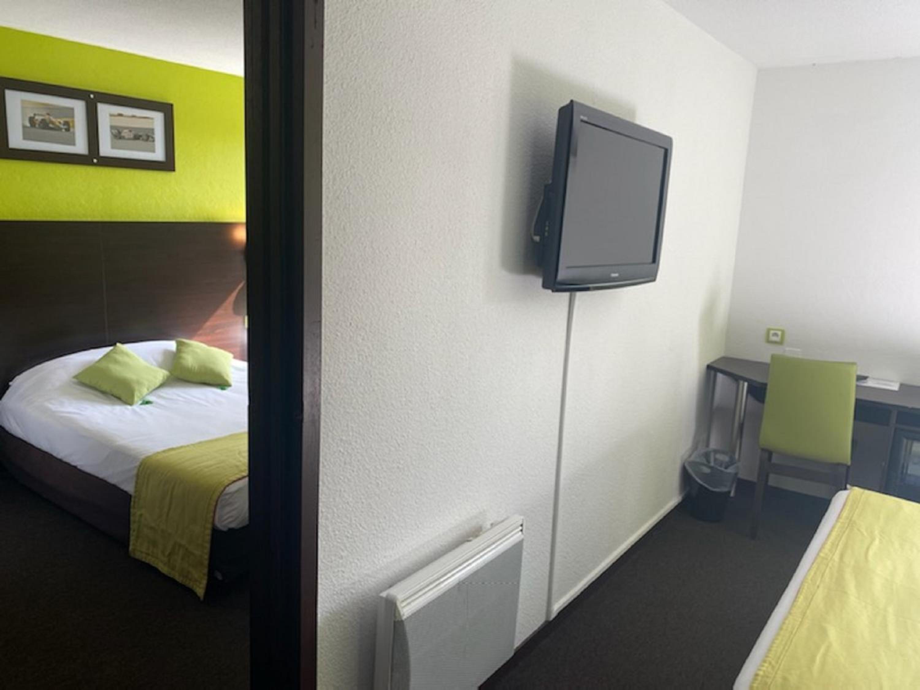 Double Room - Photo 6