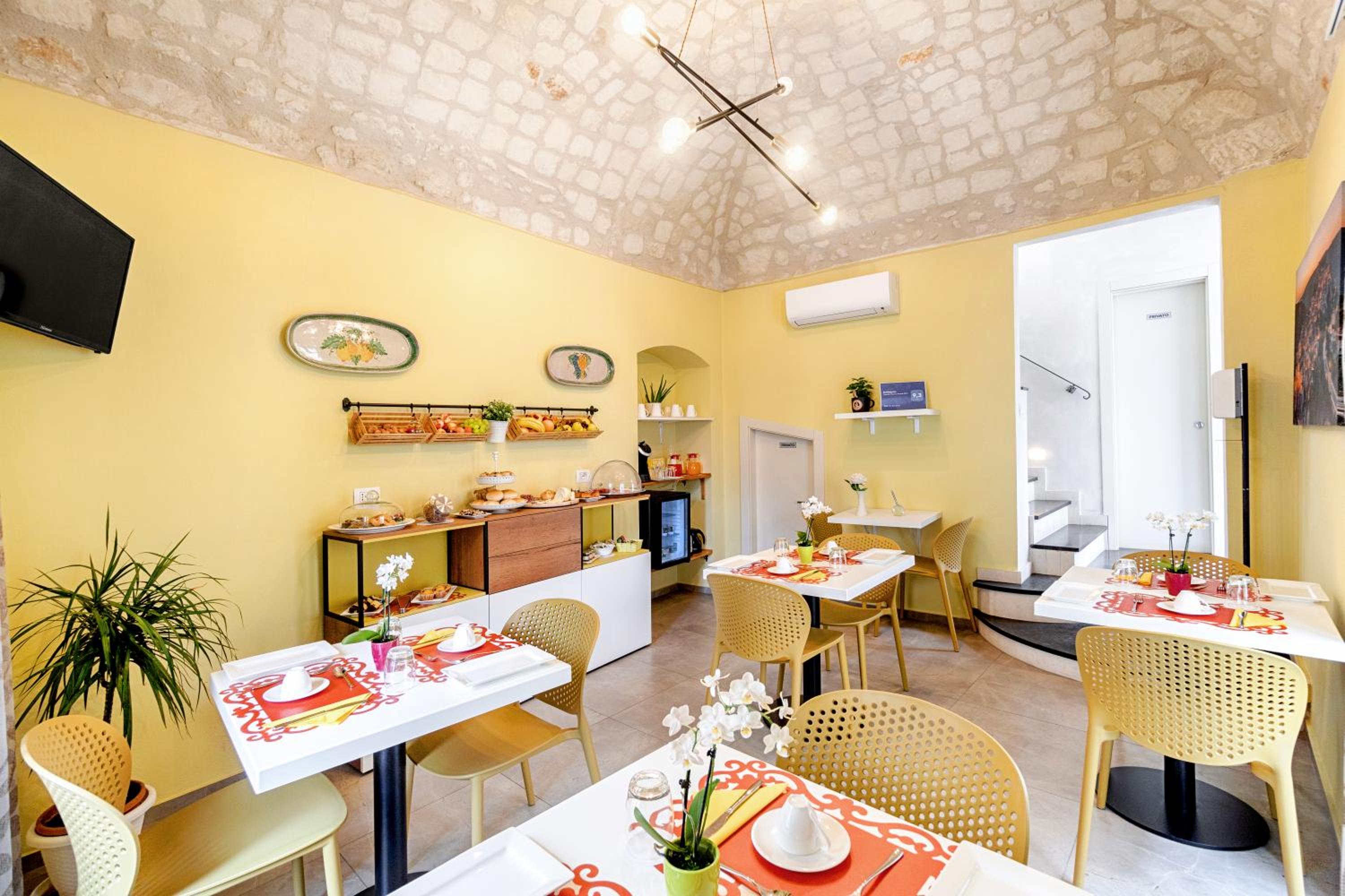 Double Room - Photo 9