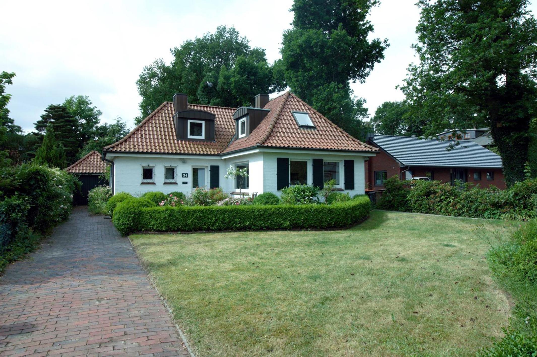 Three-Bedroom House photo 2