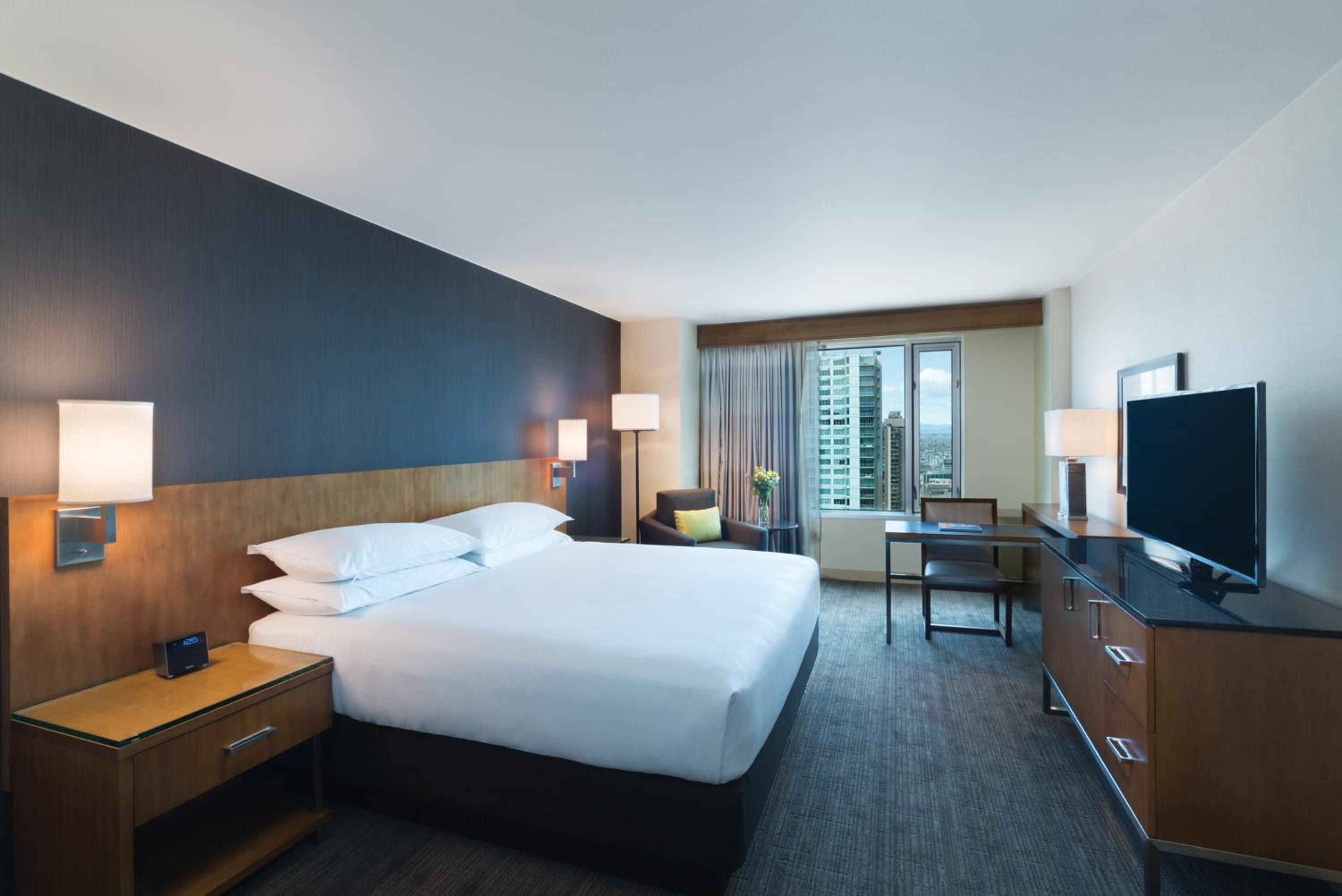 King Room with City View - Photo 2