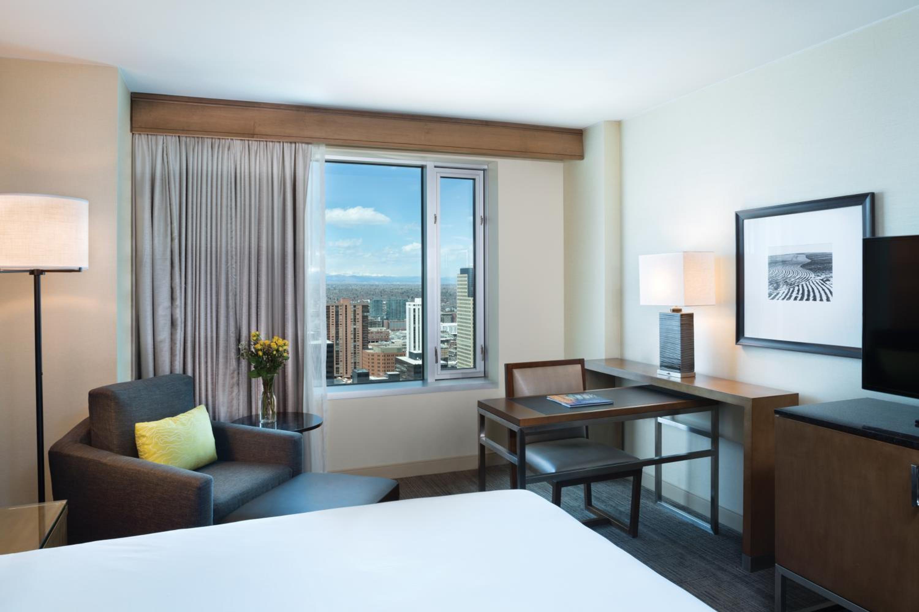 King Room with City View - Photo 4