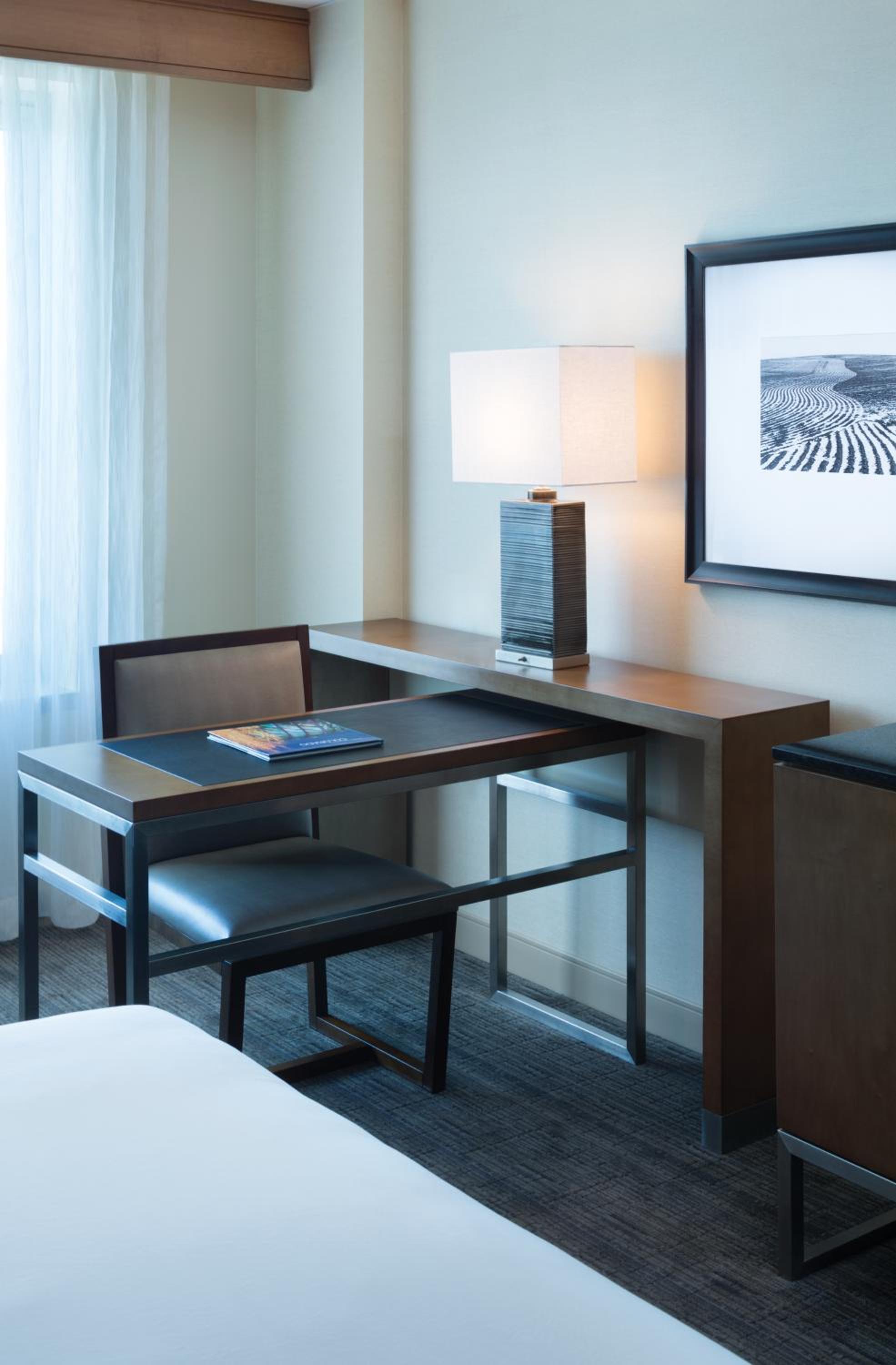 King Room with City View - Photo 5