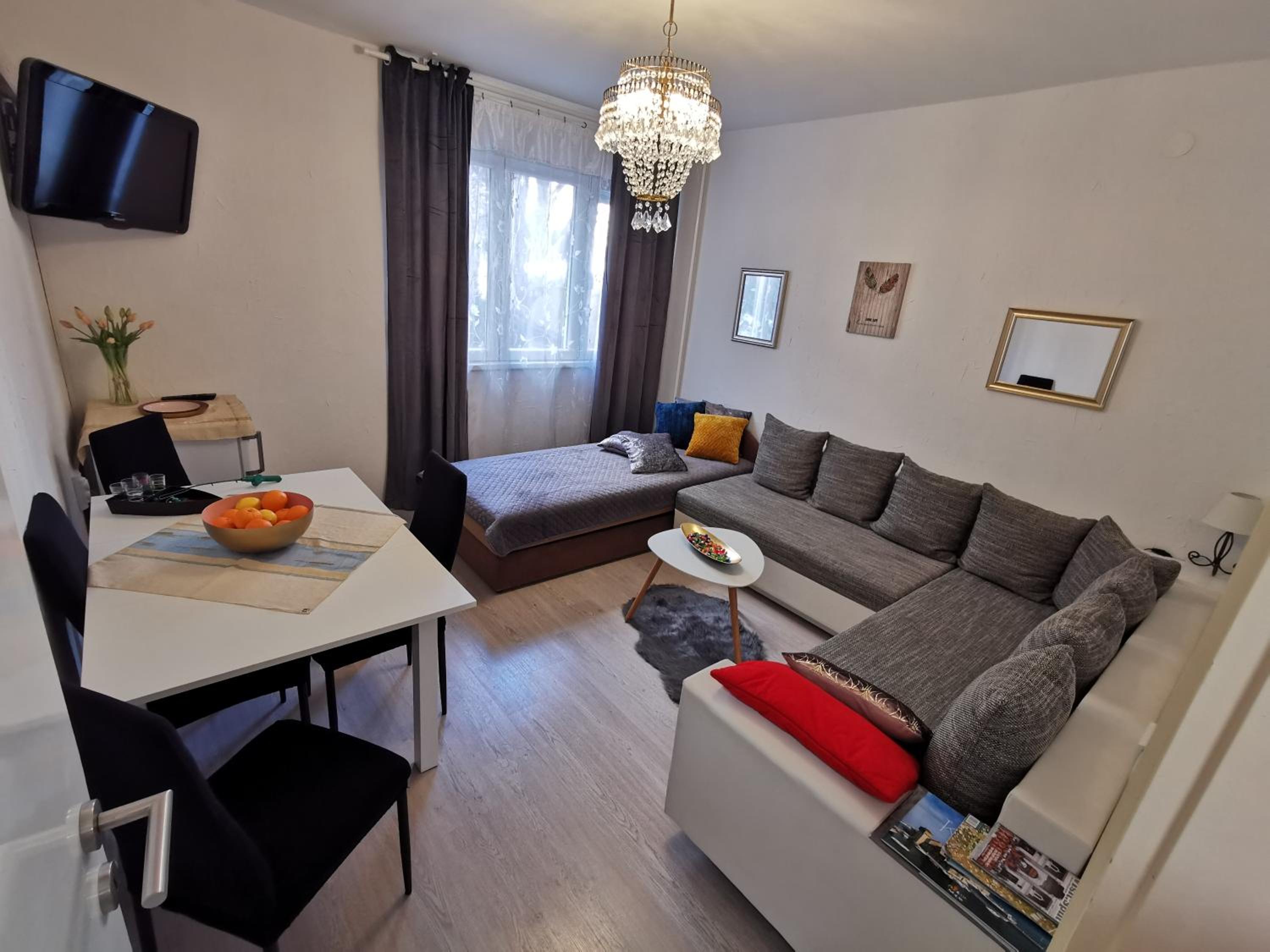 One-Bedroom Apartment - Photo 6
