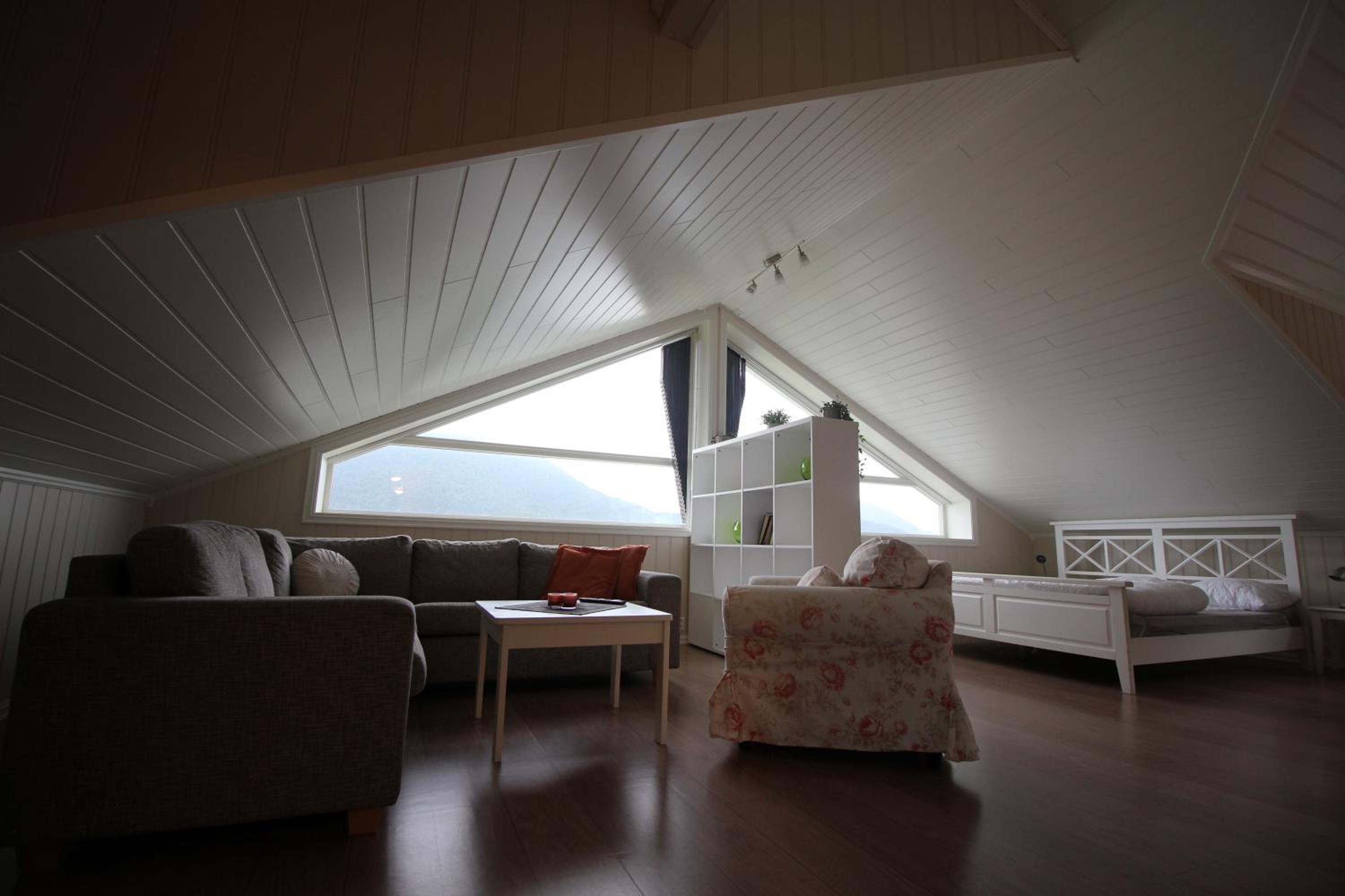 Apartment - Split Level - Photo 1