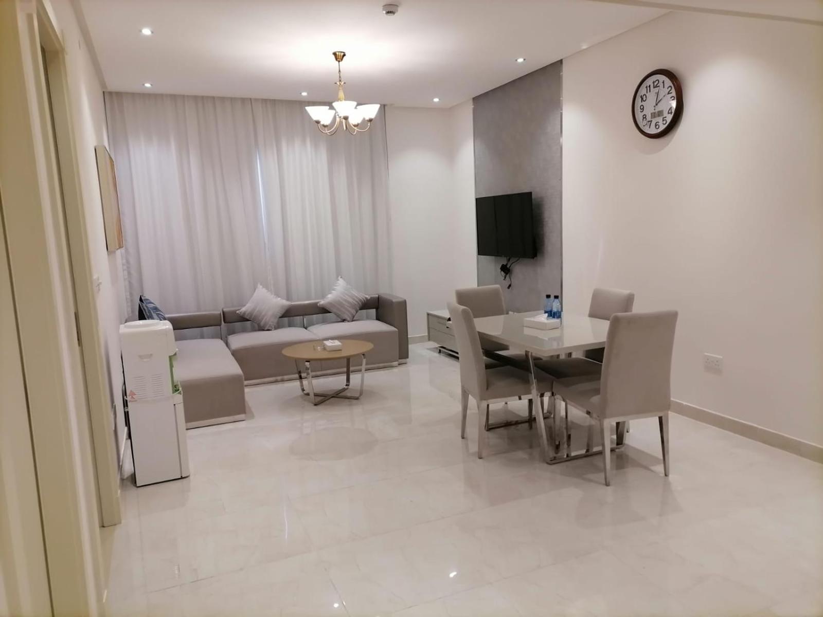 One-Bedroom Suite - Photo 3