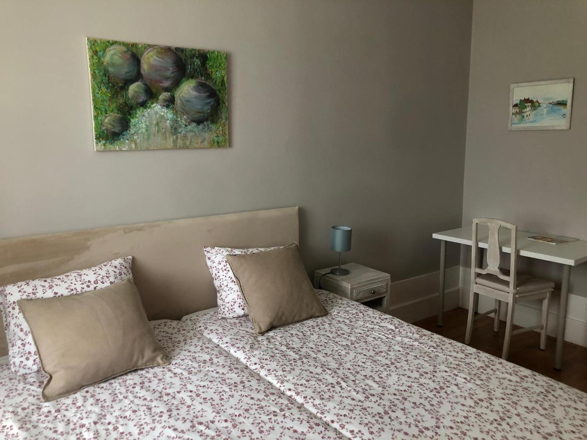 Family Room with Private Bathroom photo 2