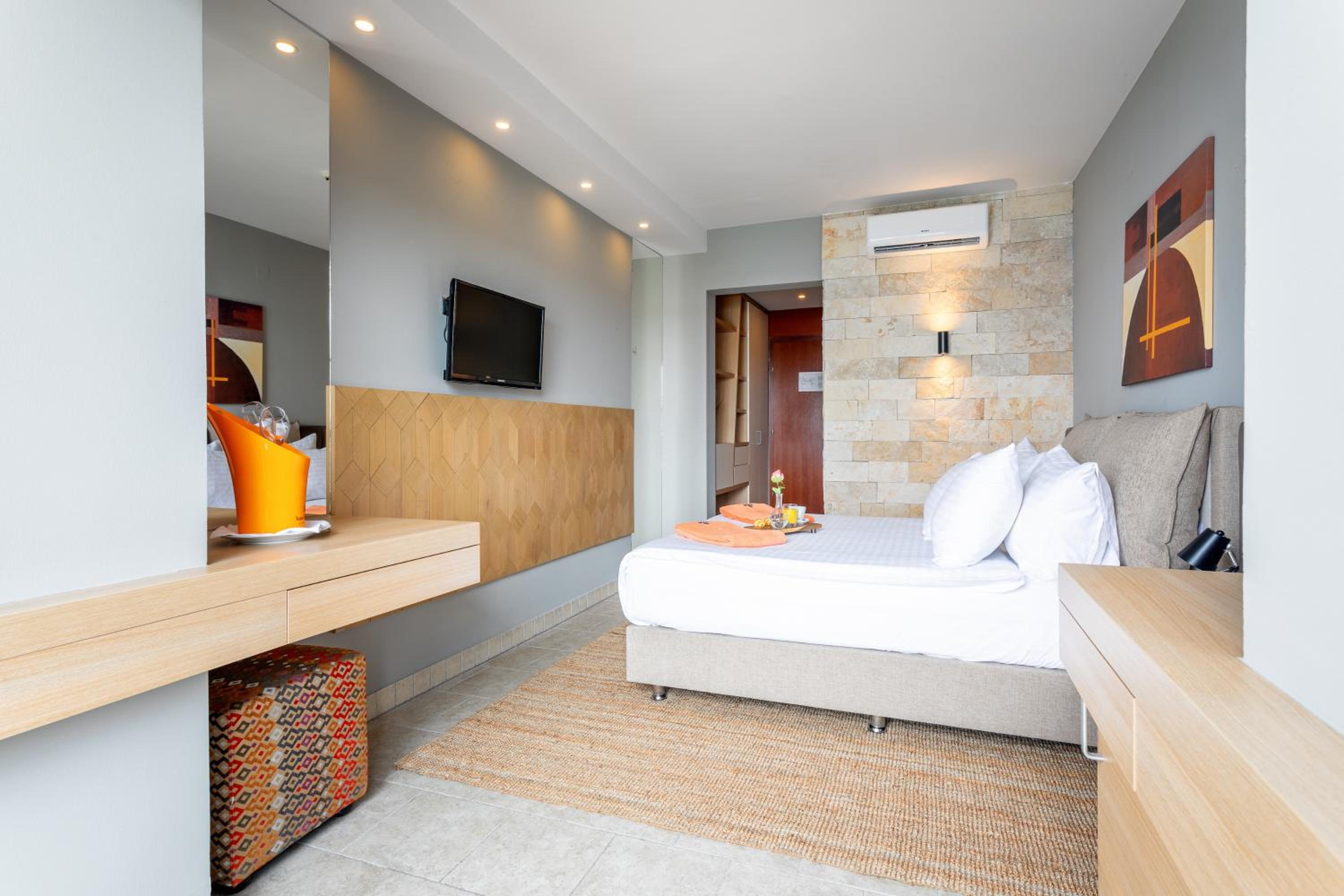 Superior Twin or Double Room - Photo 3