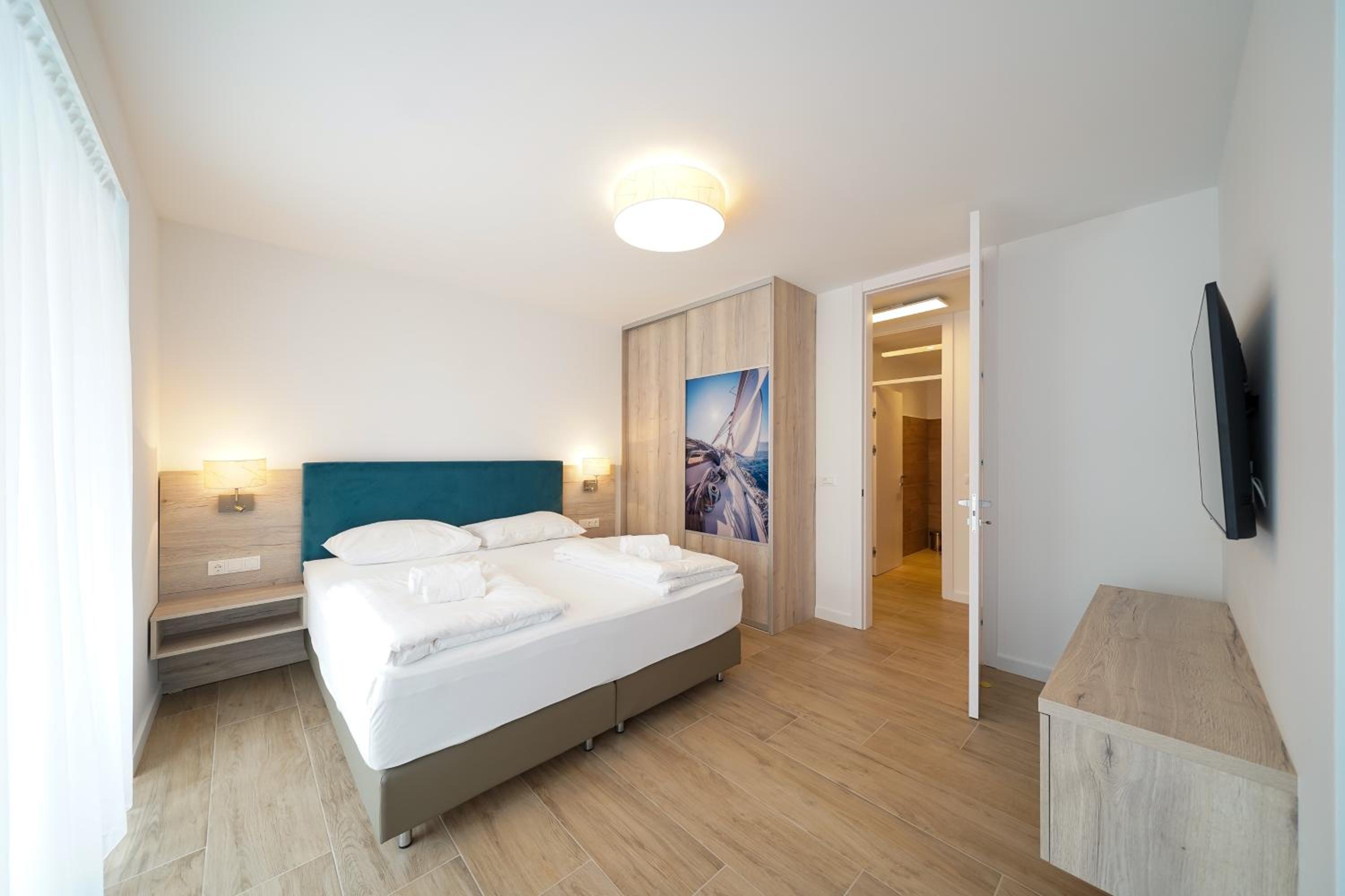 Appartamento con 3 Camere da Letto, Vista Mare Parziale e Piscina Privata