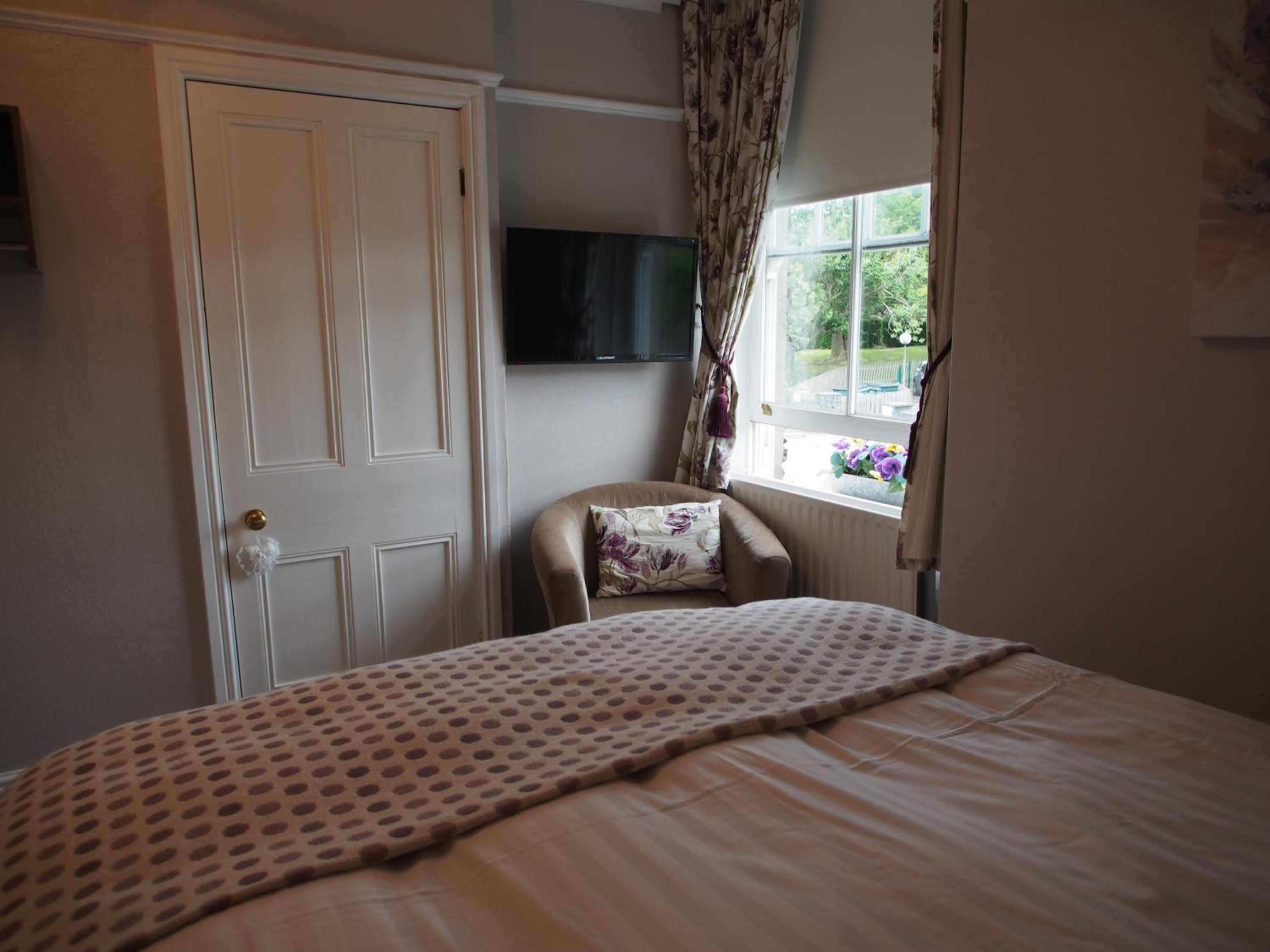 Standard Double Room with En-Suite Shower Room photo 3