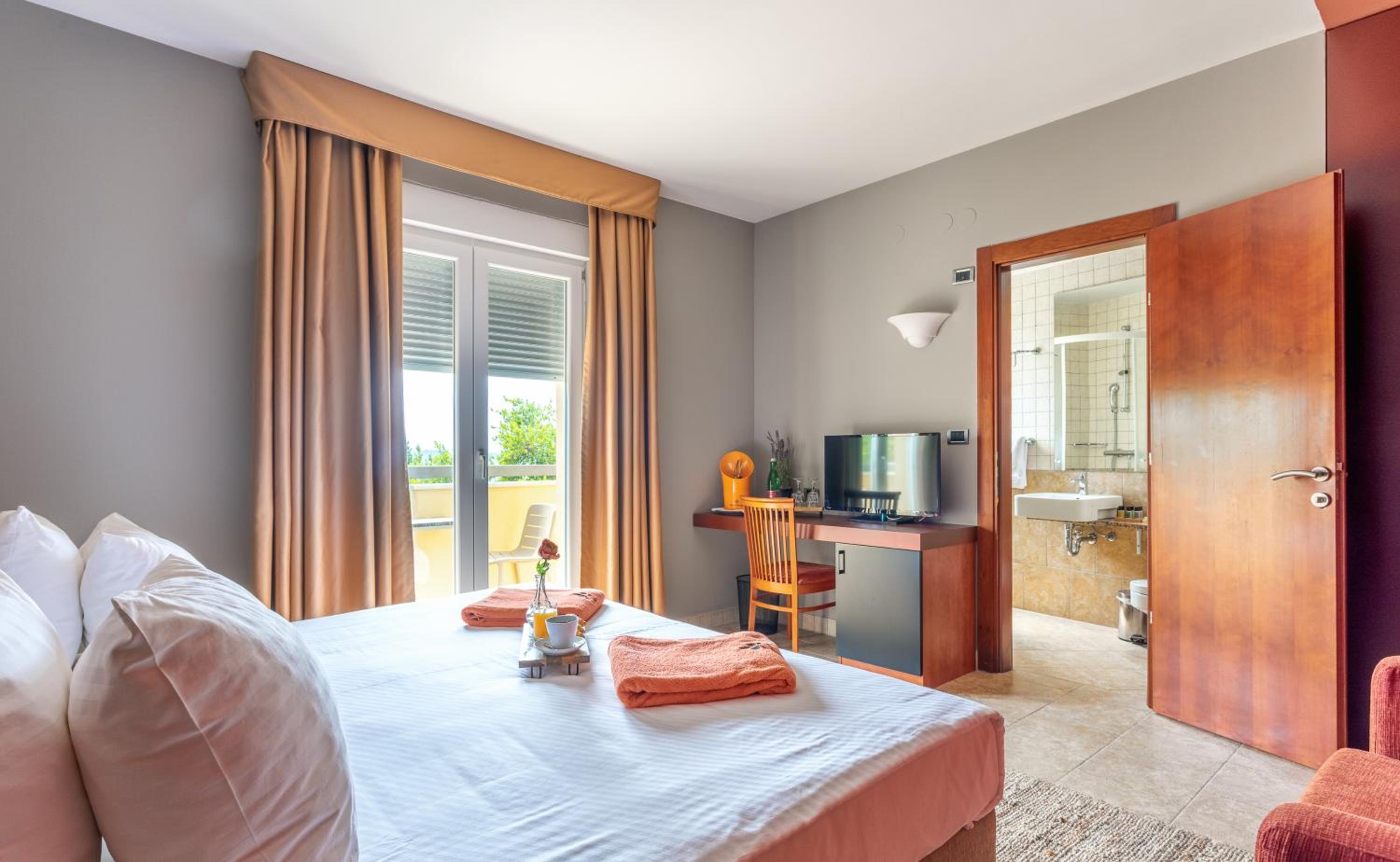 Standard Double or Twin Room - Annex - Photo 6