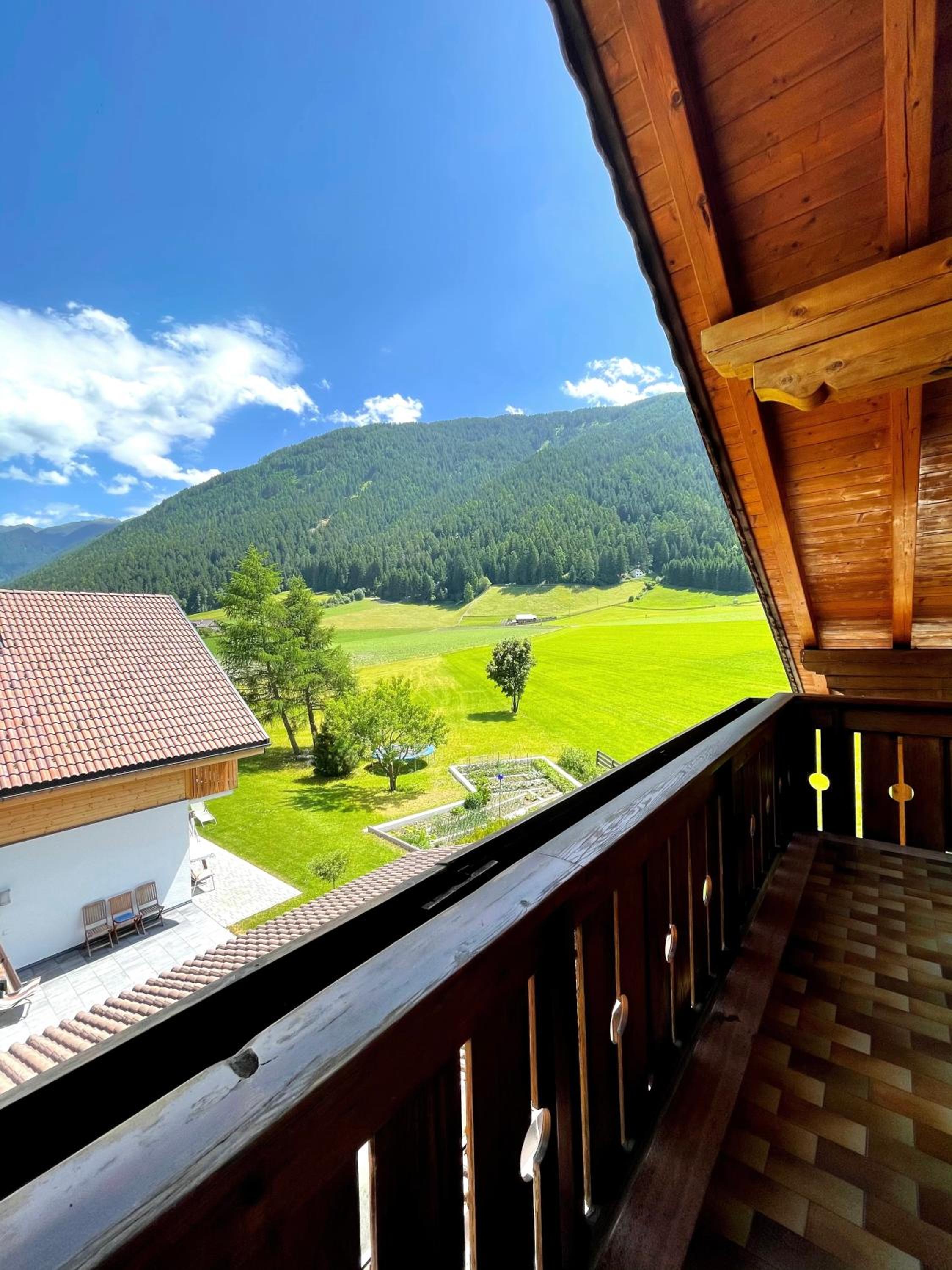 Apartment with Mountain View - Photo 6