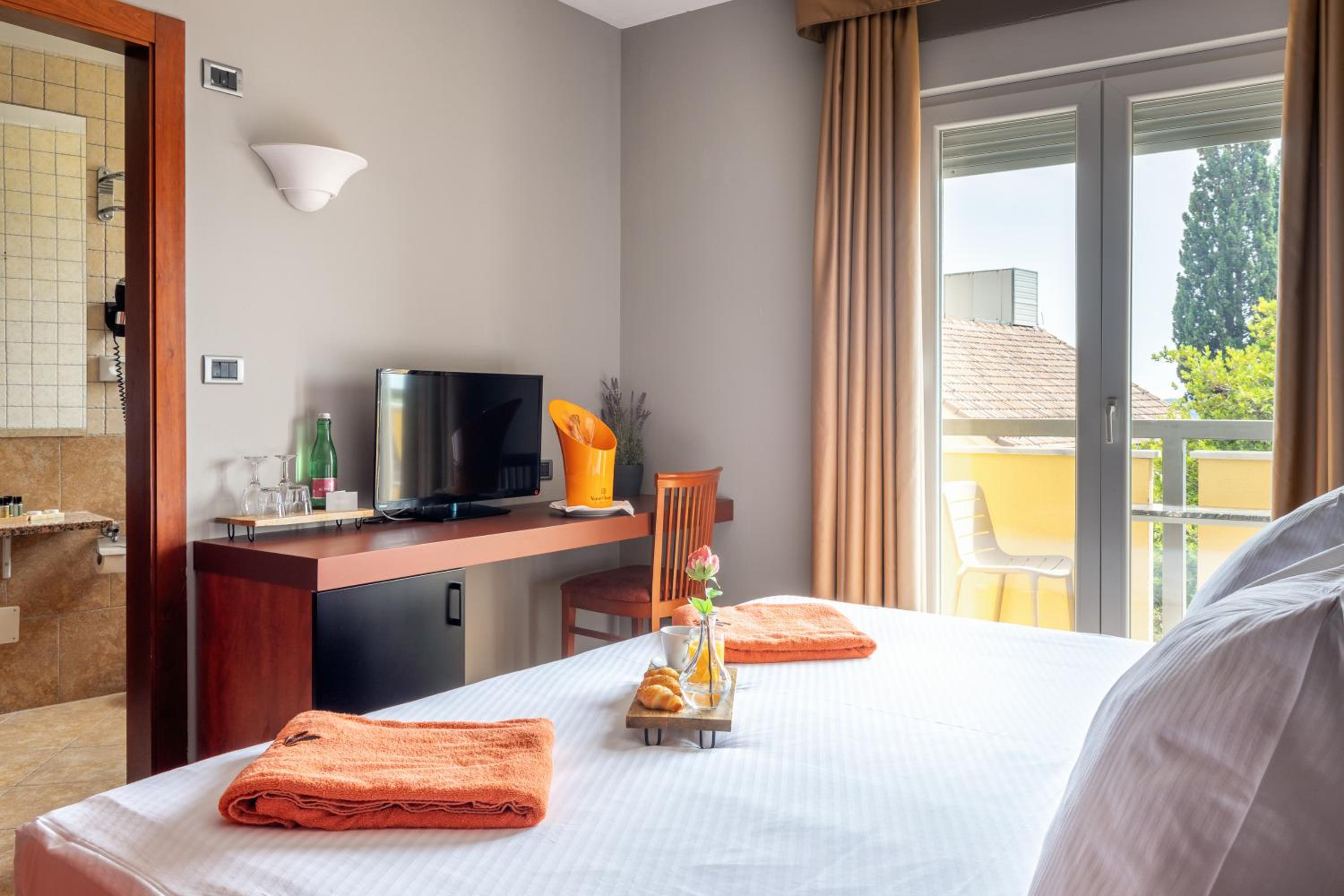 Standard Double or Twin Room - Annex - Photo 3