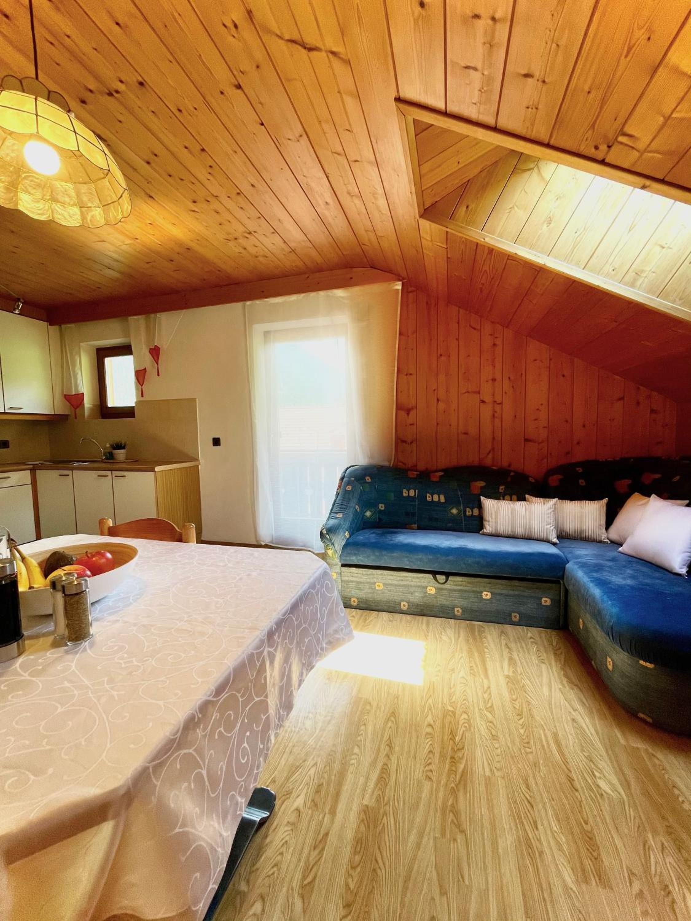Apartment with Mountain View - Photo 3