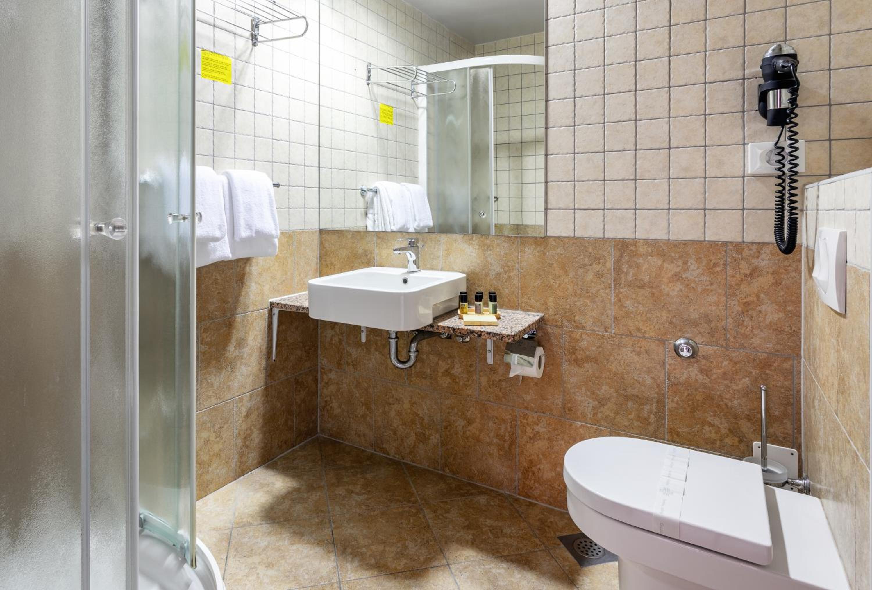 Superior Double or Twin Room - Annex - Photo 3