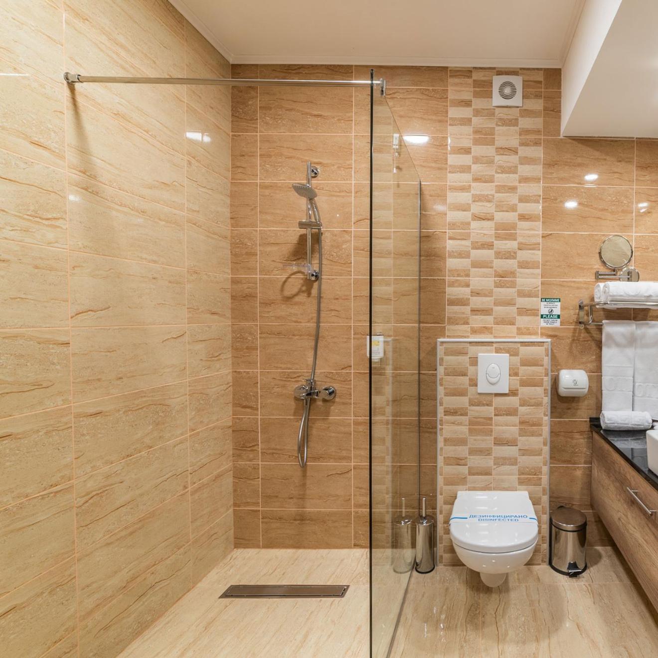 Superior King Suite - Photo 3