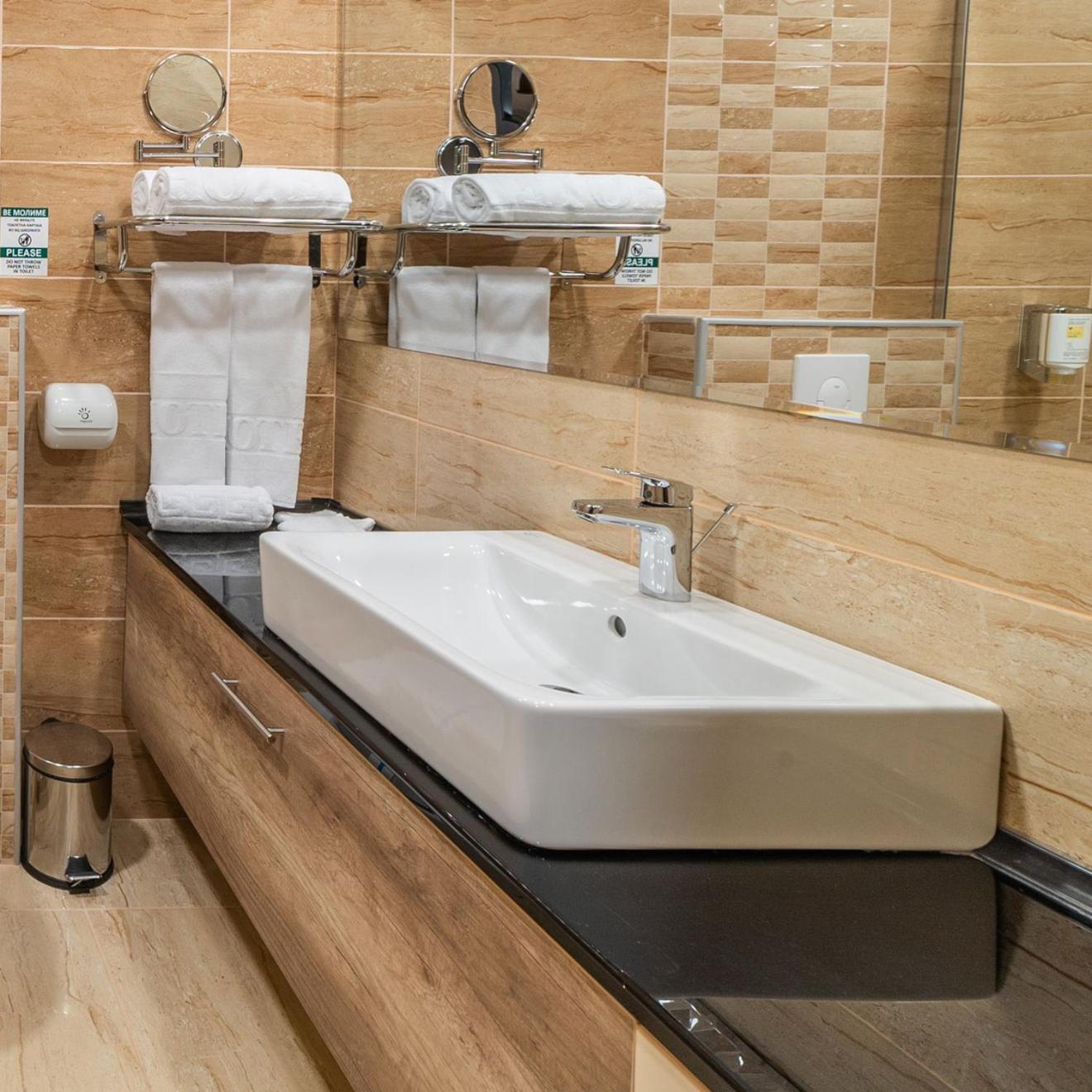 Superior King Suite - Photo 2