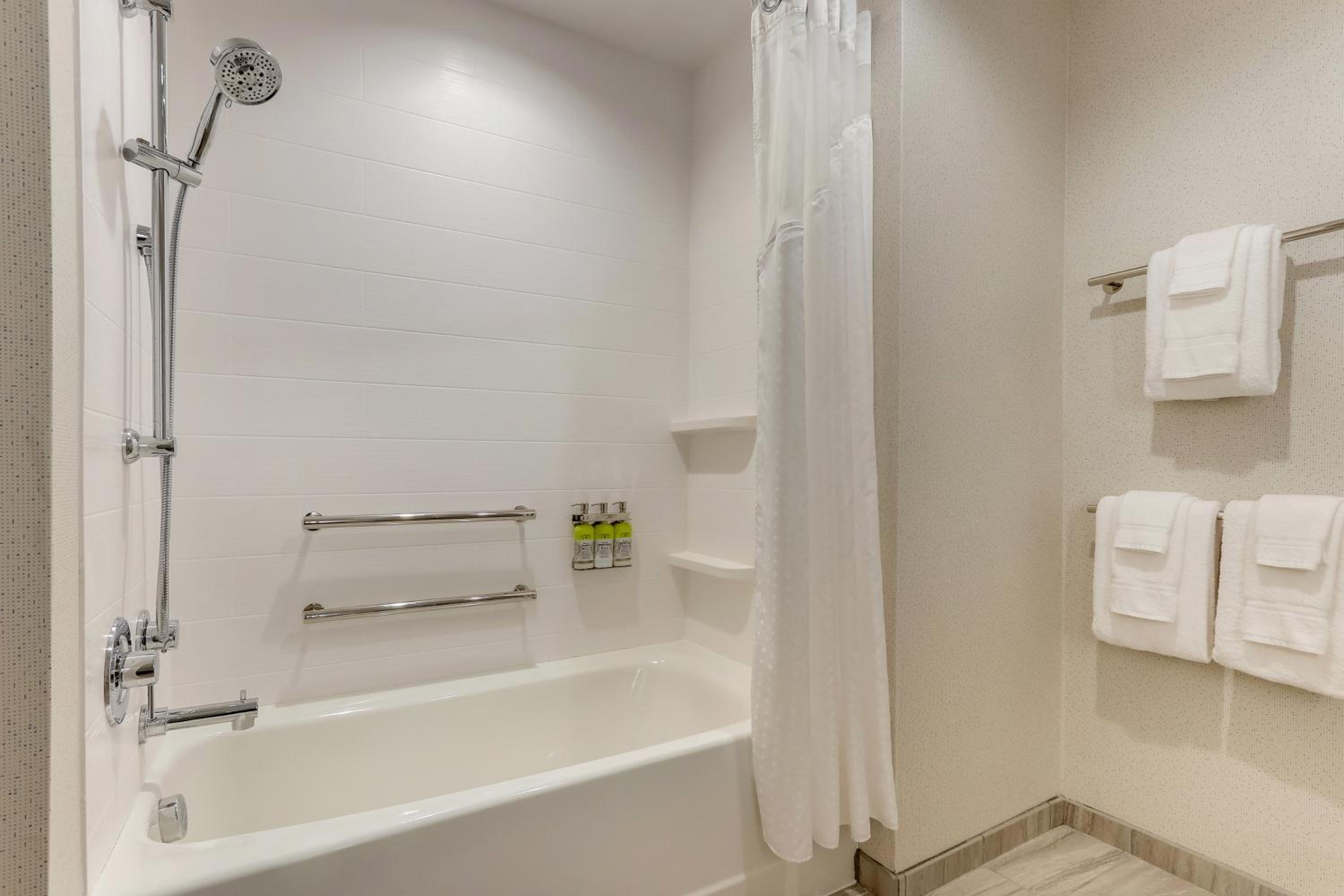 Standard King Room with Accessible Tub - Mobility Access - Photo 12