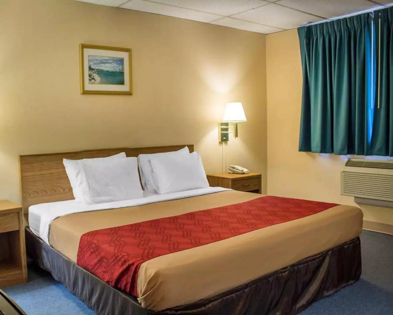 King Room - Non Smoking - Photo 2