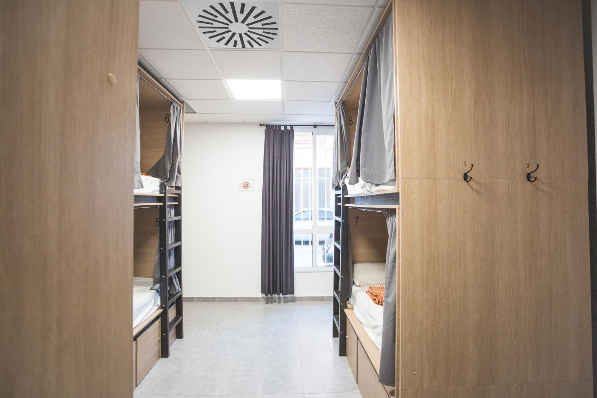 Habitación compartida con literas para 8 personas de géneros mixtos