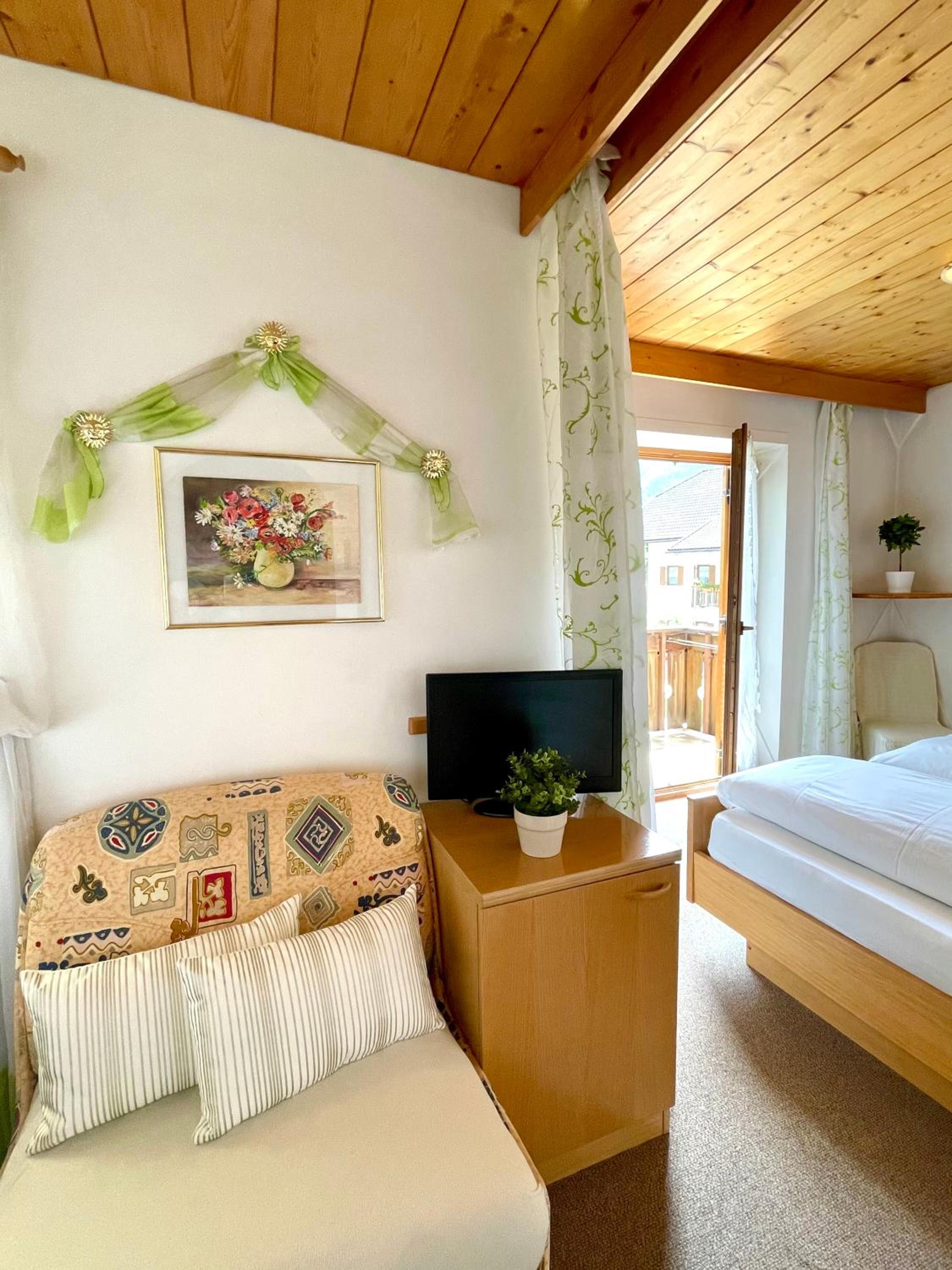 Apartment with Garden View - Photo 5