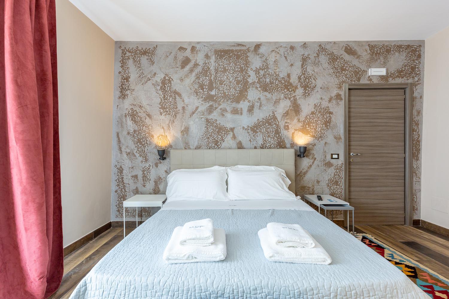Deluxe Double Room with Balcony and Sea View - Photo 20